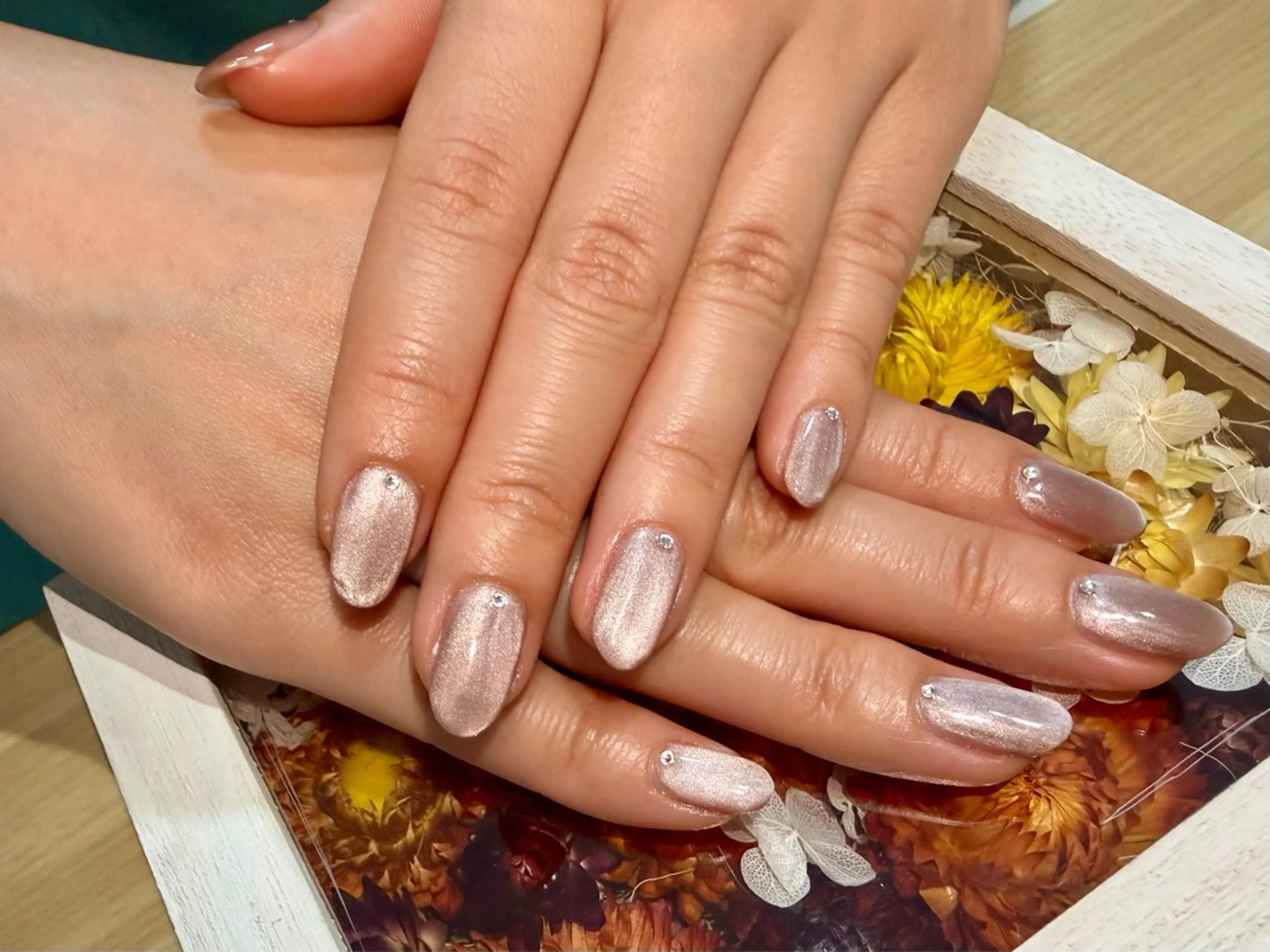 ネイル マグネットネイル シンプルネイル ストーンネイル 畠山 美穂のネイルデザイン