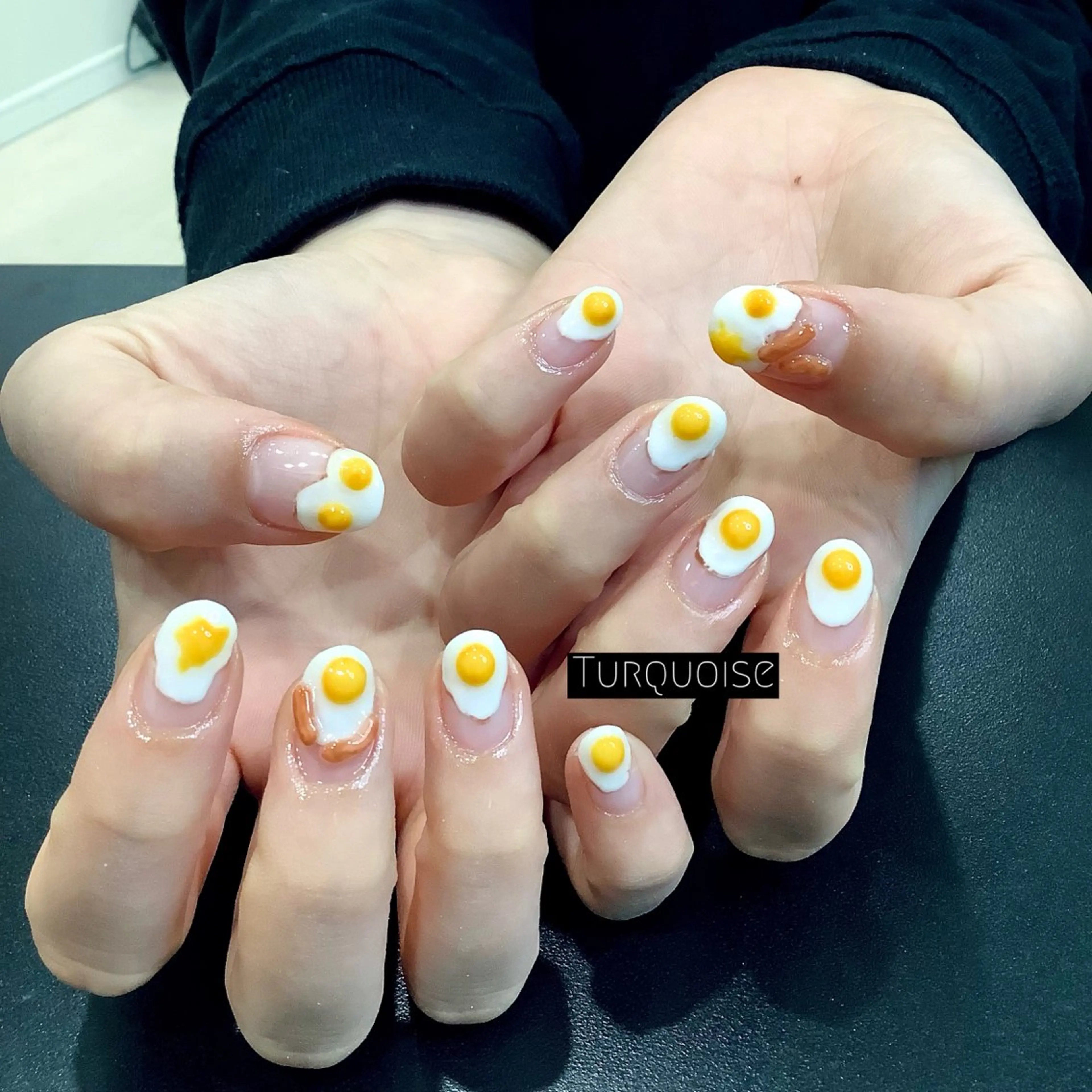 ネイル ハンドネイル ハンドケア 個性派ネイルサロン 💅🏼ターコイズのネイルデザイン