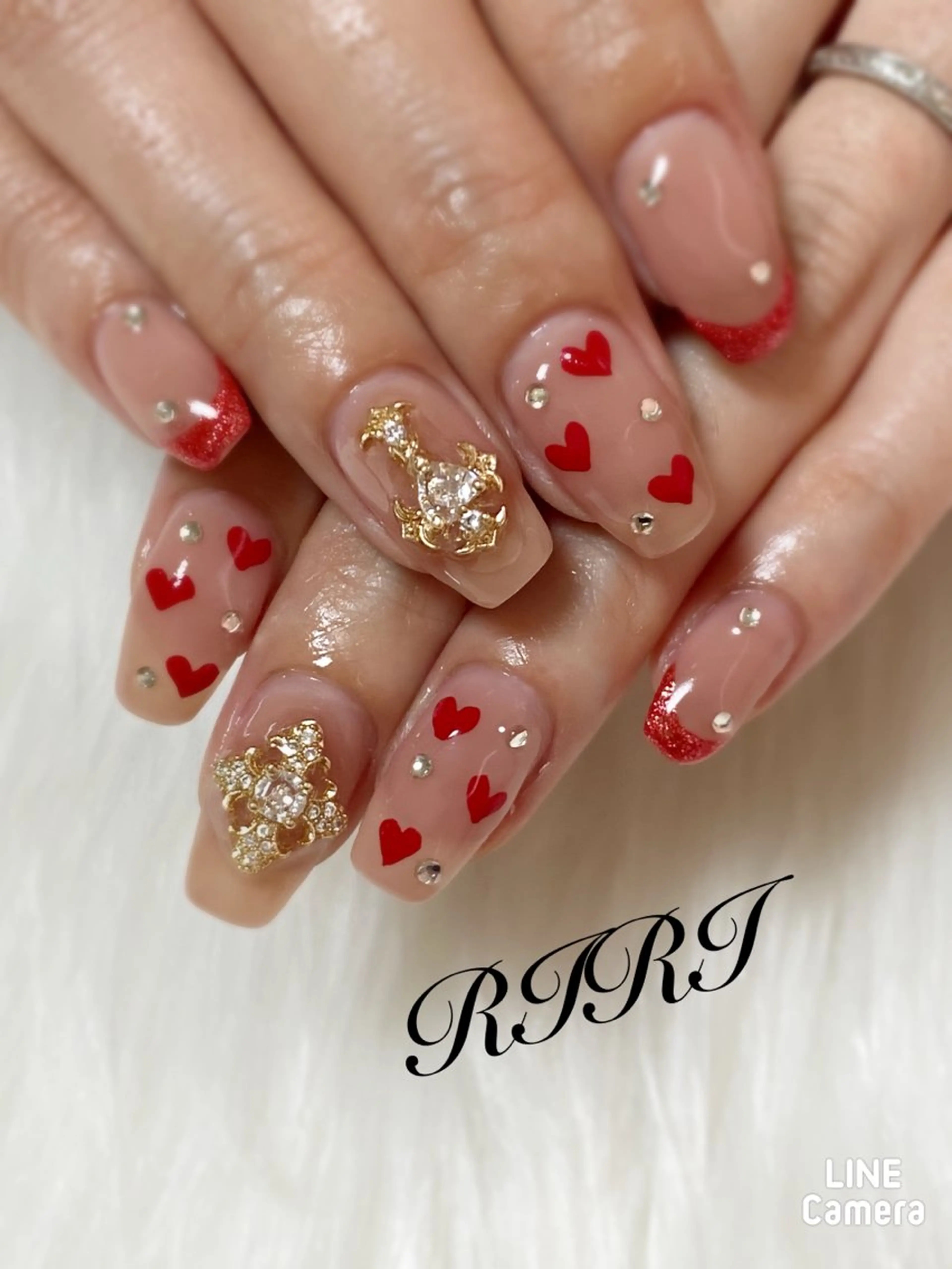 ネイル ジェルネイル ハート キラキラネイル 韓国ネイル ショートネイル ハンドネイル riri オーナーのネイルデザイン