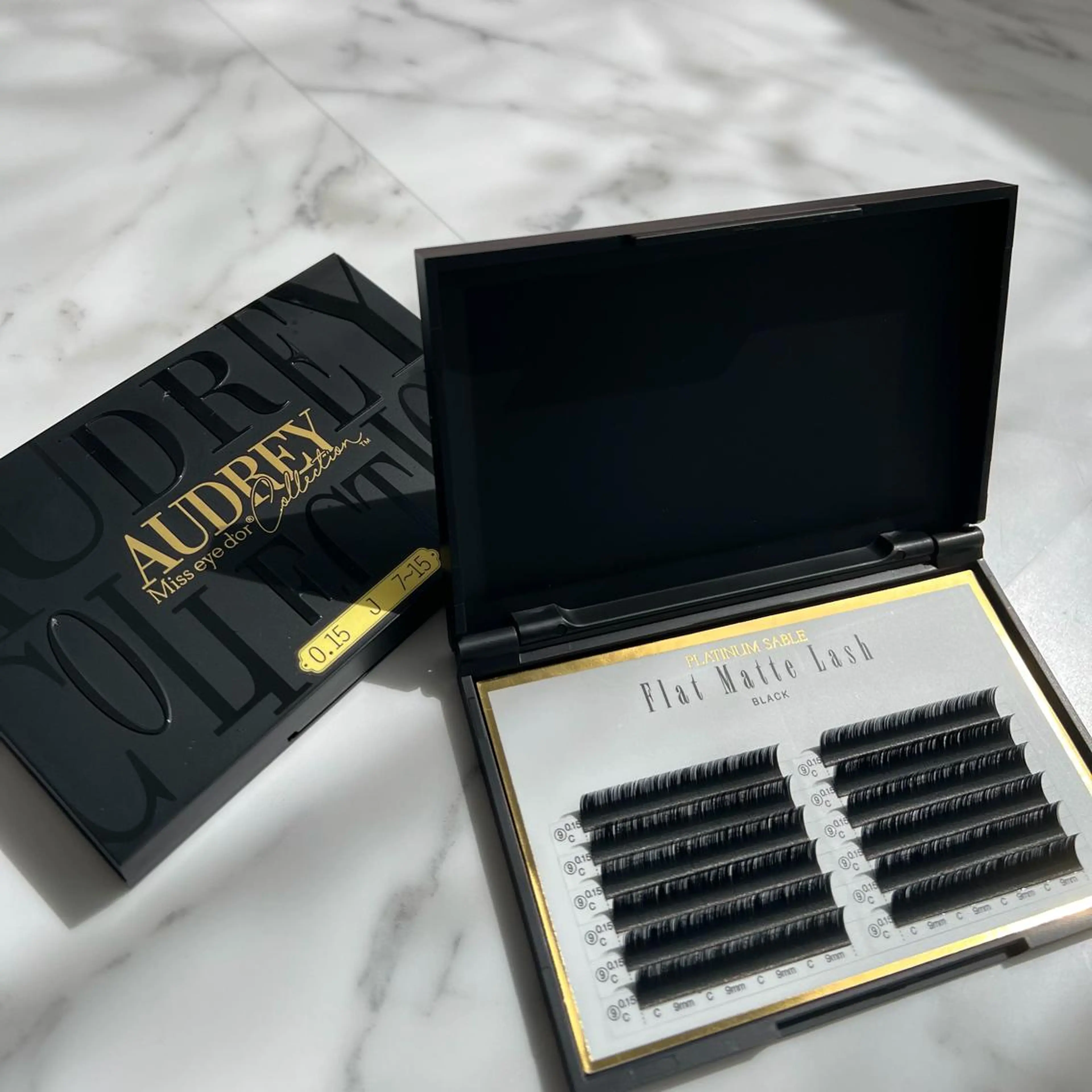 マツエク・マツパ フラットラッシュ ナチュラル セーブル Emiy BeautyLushのマツエク・マツパデザイン