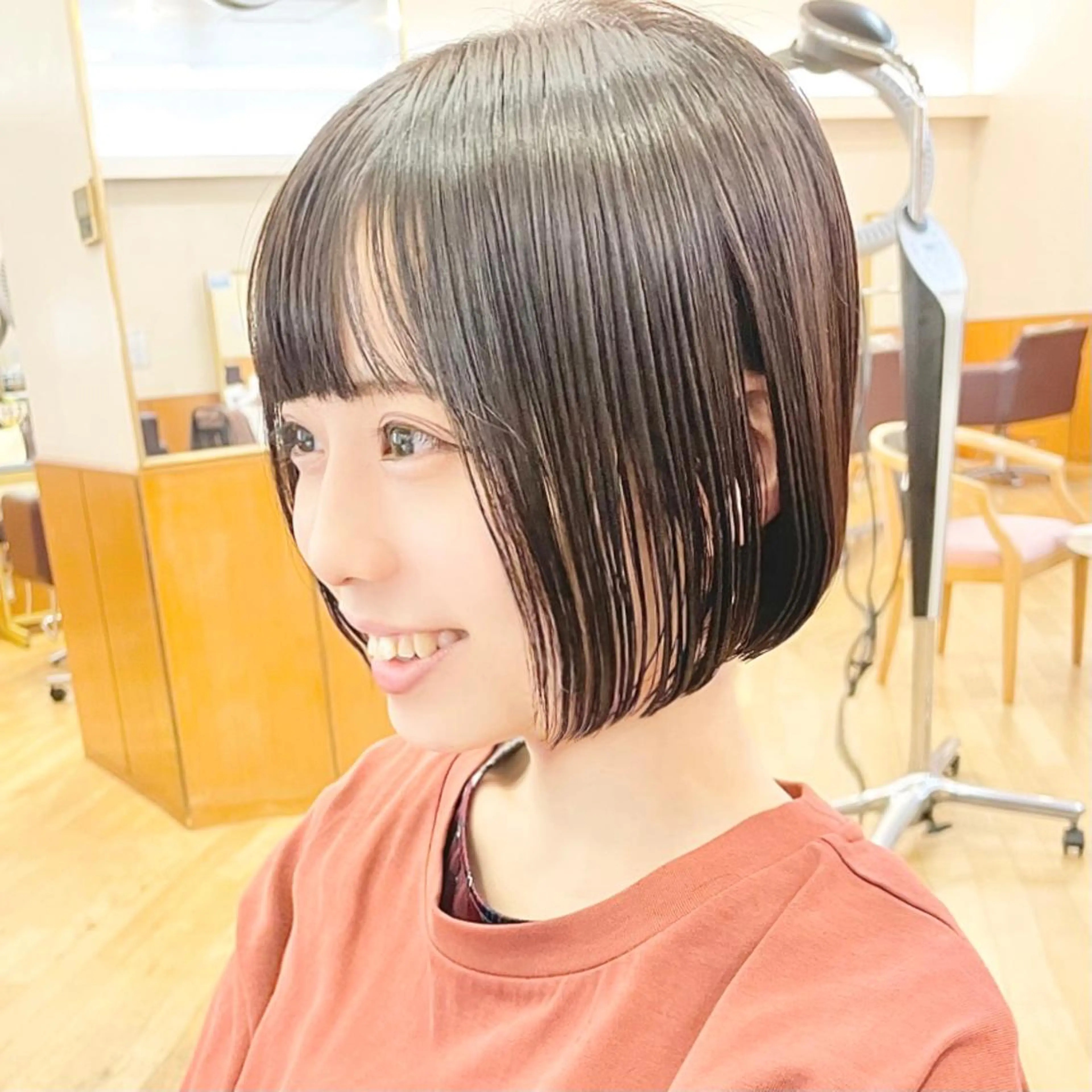 ミディアム カラー ヘアアレンジ キッズ 切りっぱなしボブ アッシュ ラベンダーカラー ラベンダーアッシュ ボブ カット ヘアカラー トリートメント さわ きょうすけ/ ボブ髪質改善ショートのヘアスタイル