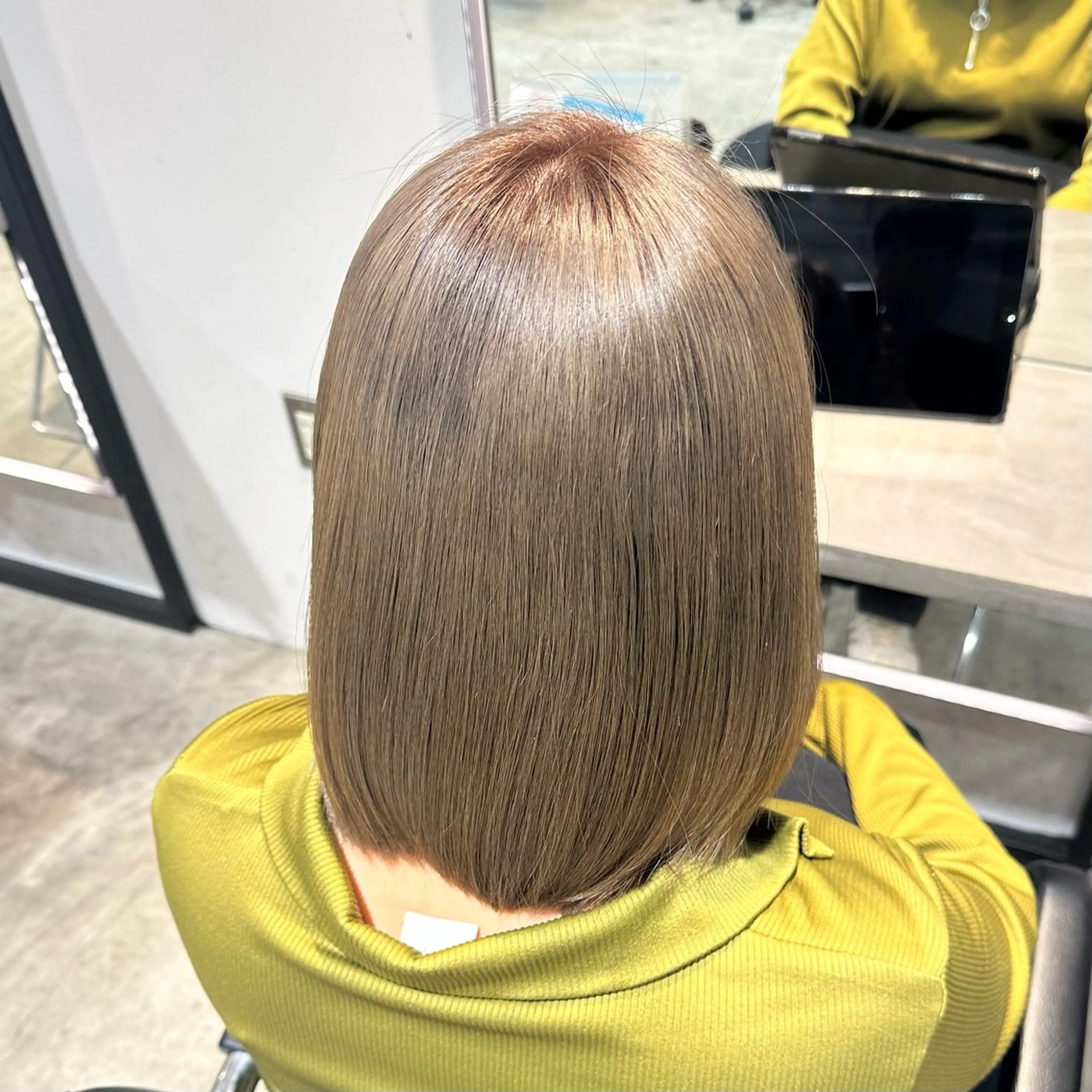 ショート カラー ベージュカラー オリーブベージュ ヘアカラー はなか こうすけのヘアスタイル
