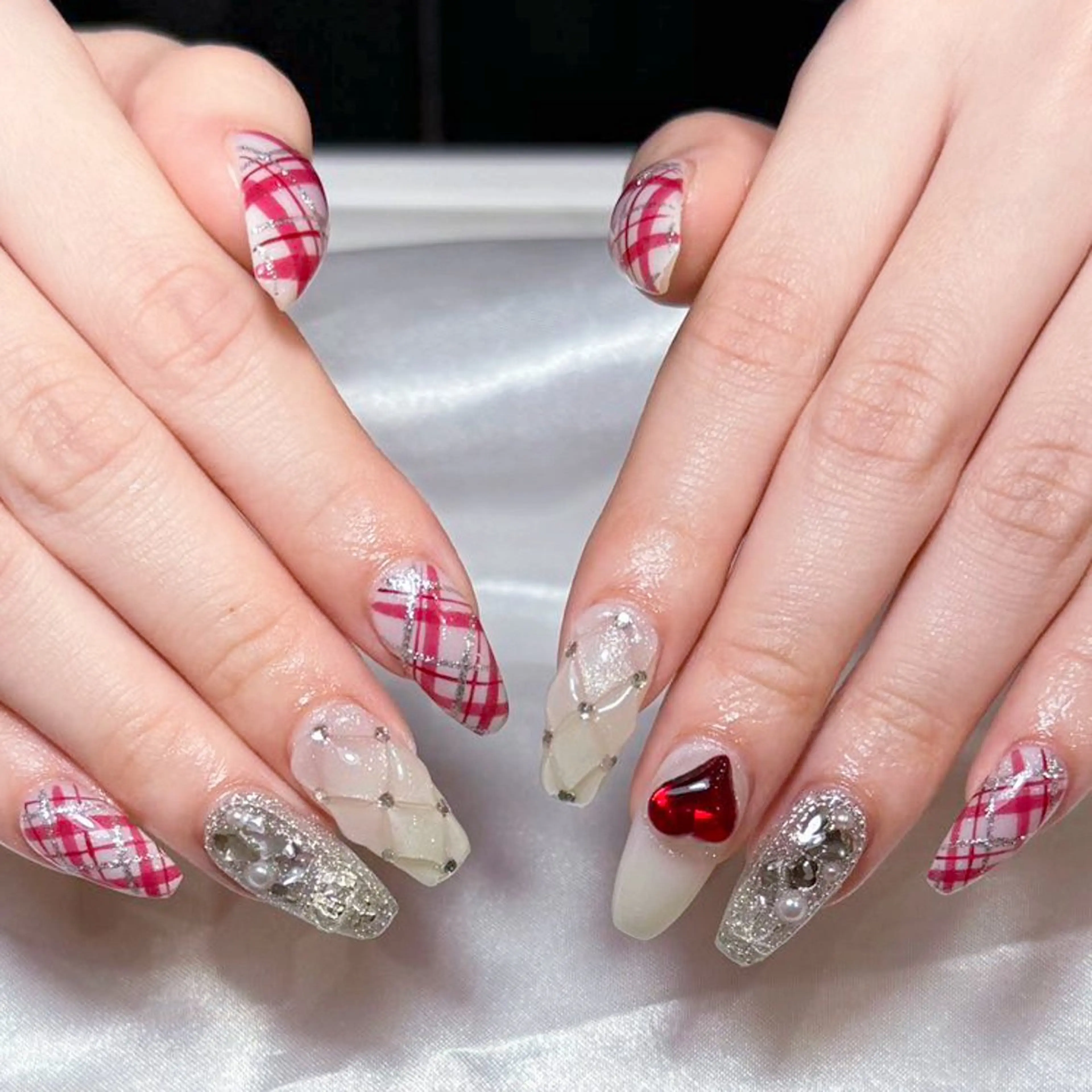 ネイル アートネイル オーロラネイル ガーリー キラキラネイル 韓国ネイル Asher-Yuki 🍁のネイルデザイン