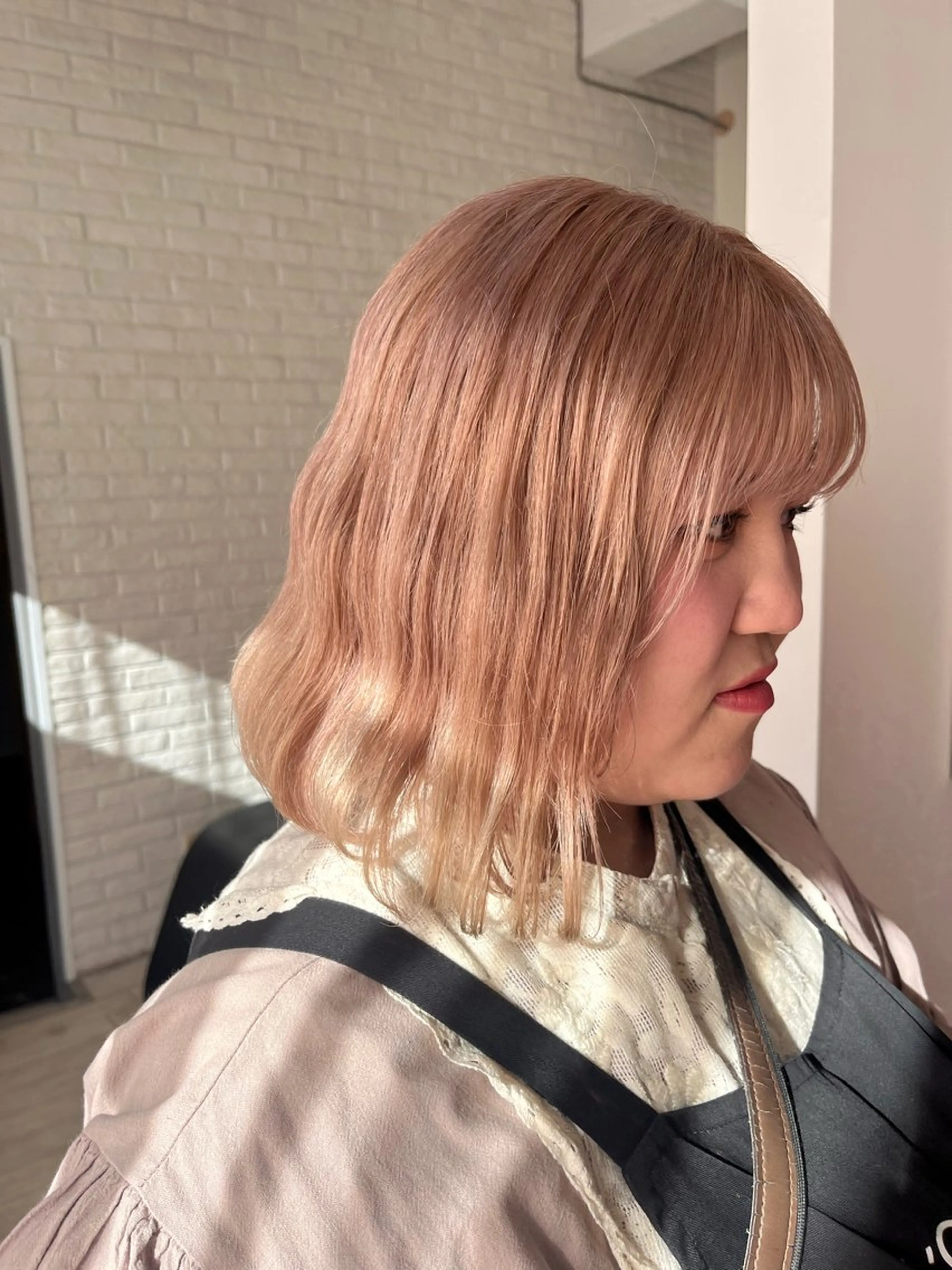 ミディアム カラー ベージュカラー ブリーチ ピンクカラー ピンクベージュ カット ヘアカラー トリートメント 透明感カラー/パーマ 🌀アオノのヘアスタイル