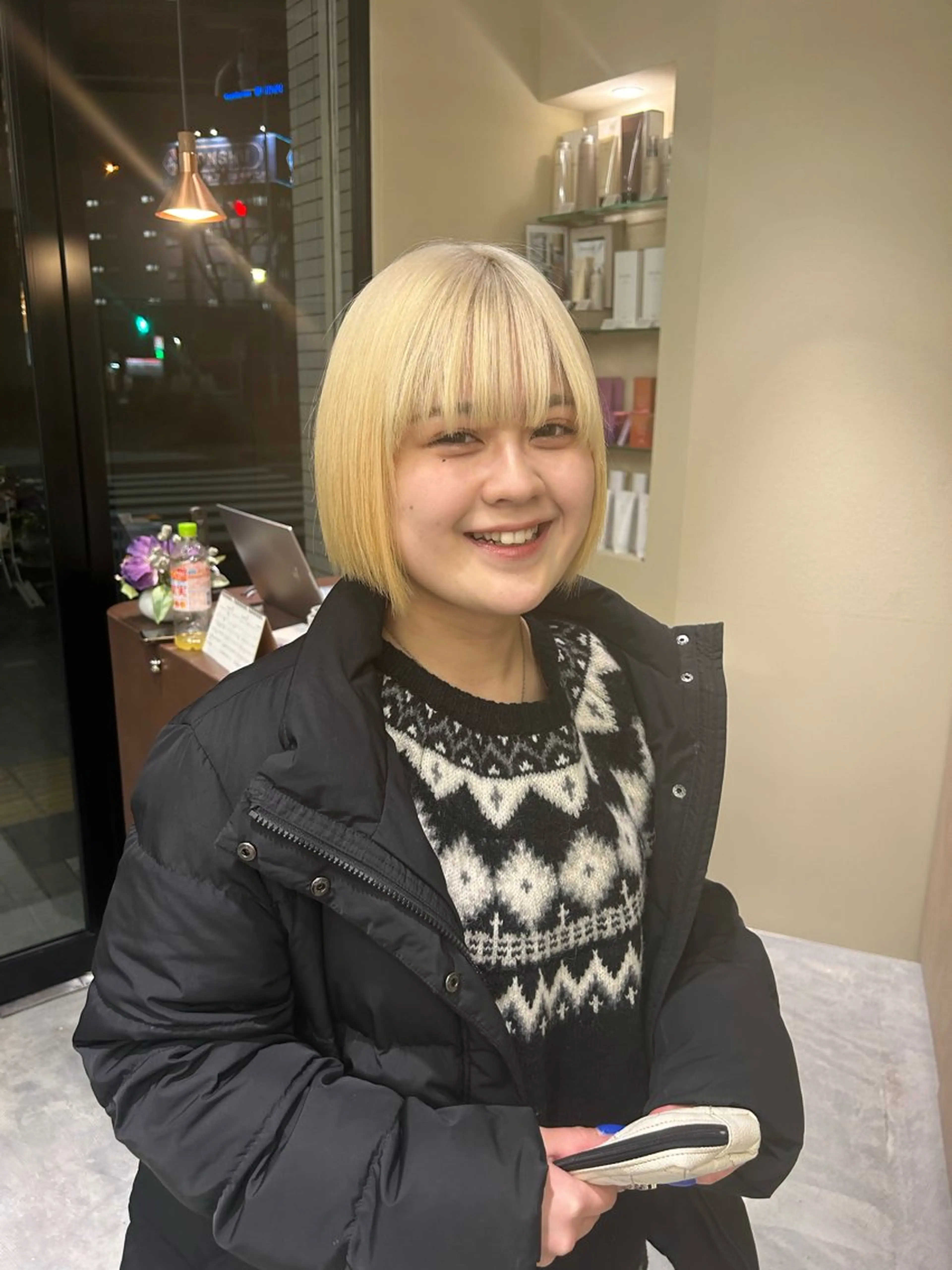 ショート カラー 抜きっぱなしブロンド ブロンド 寺澤 花梨のヘアスタイル