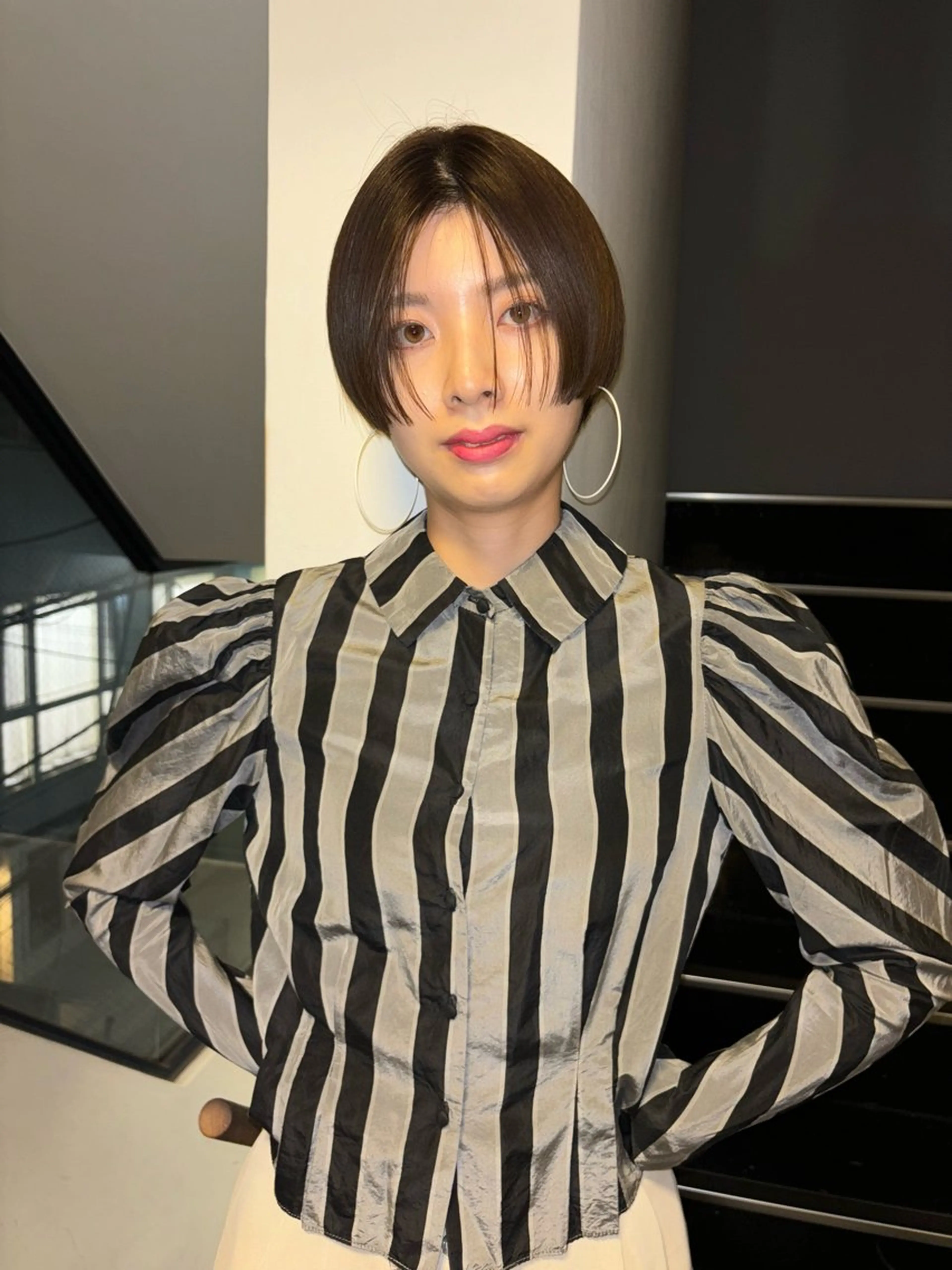 ショート カラー グレージュ ファッションに 溶け込むstyleのヘアスタイル