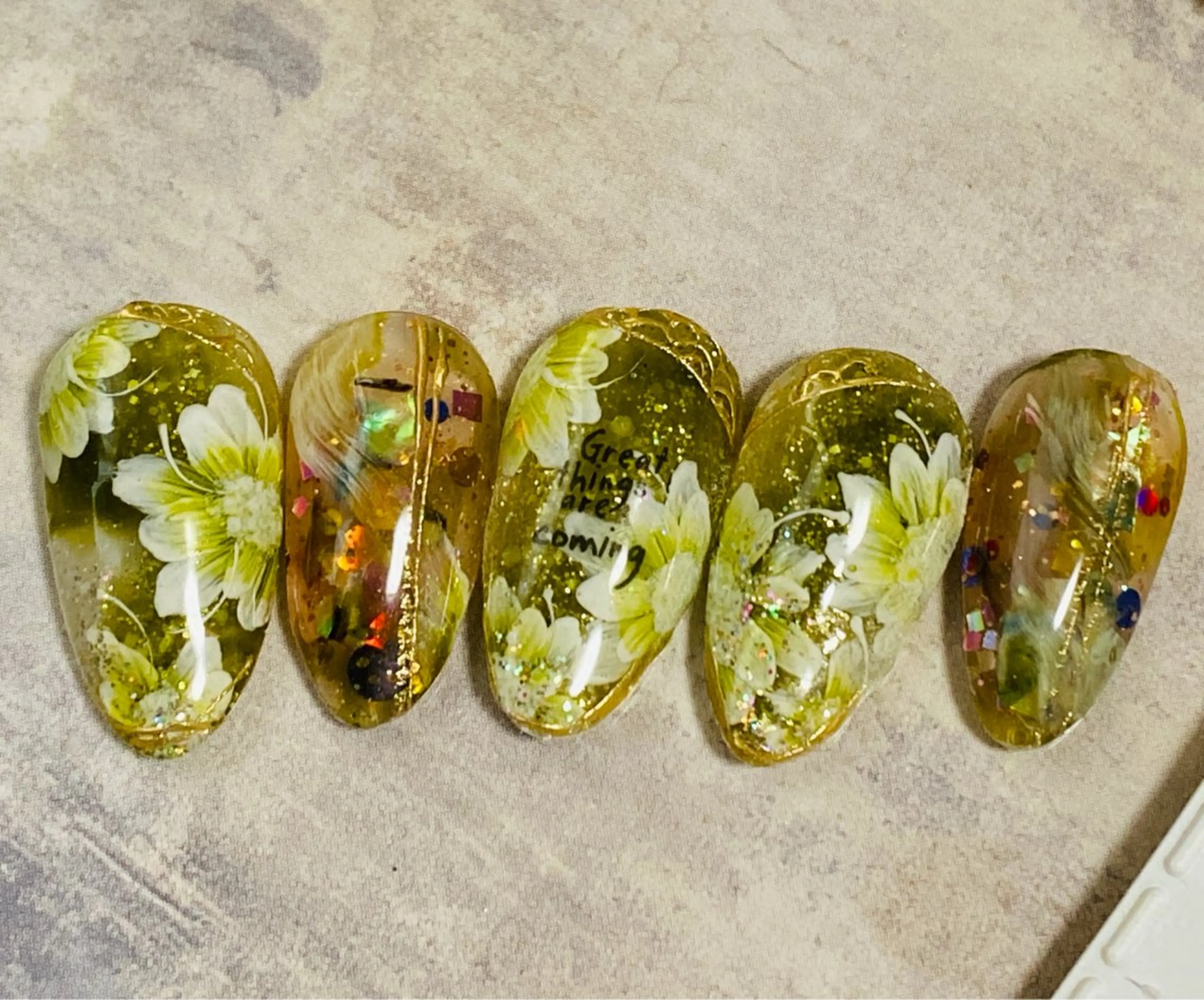 ネイル フラワーネイル ラメ(グリッター) 自宅ネイルサロン ♦️nuance♦️のネイルデザイン