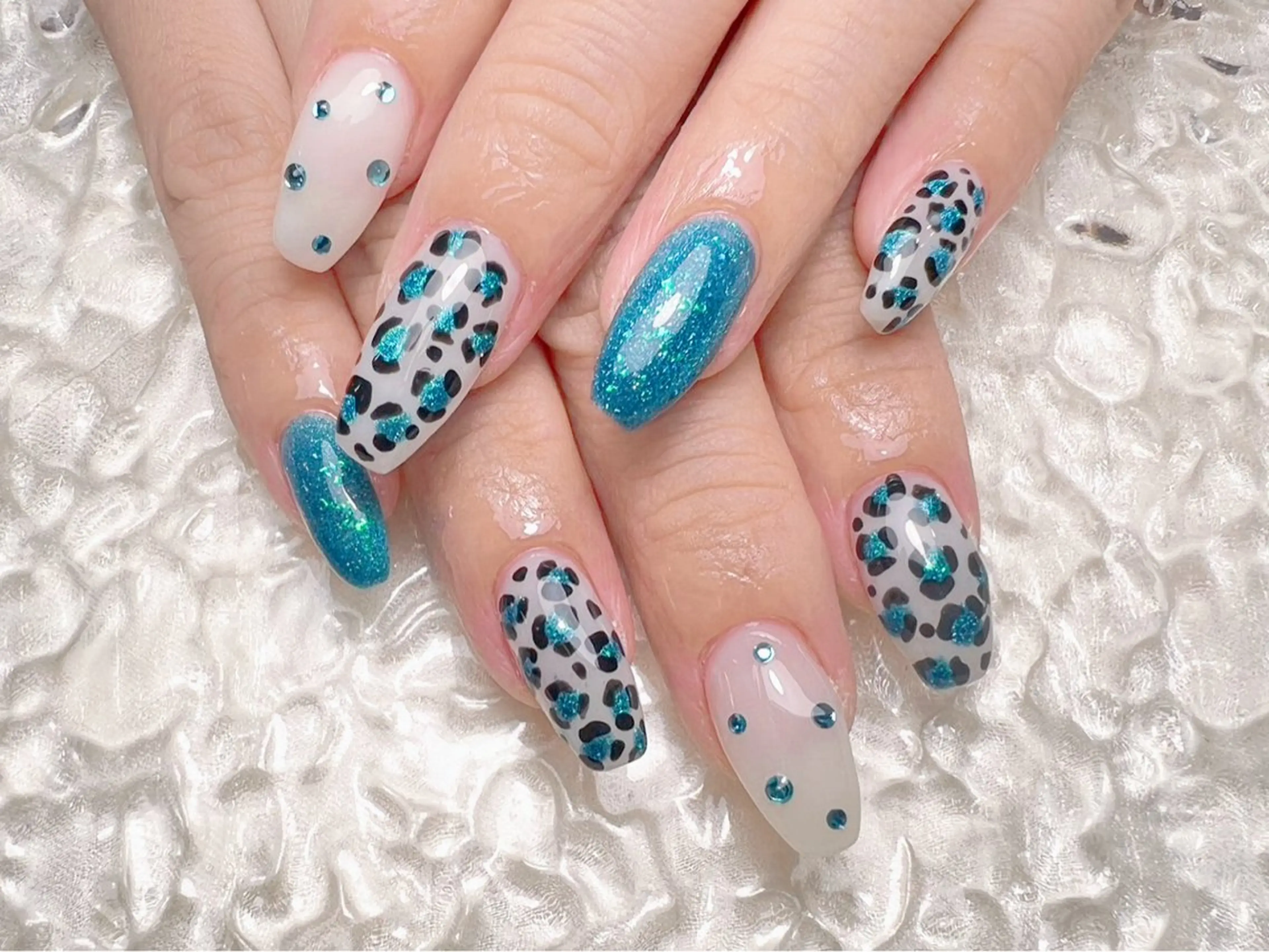 ネイル ハンドネイル マジック ミラーのネイルデザイン