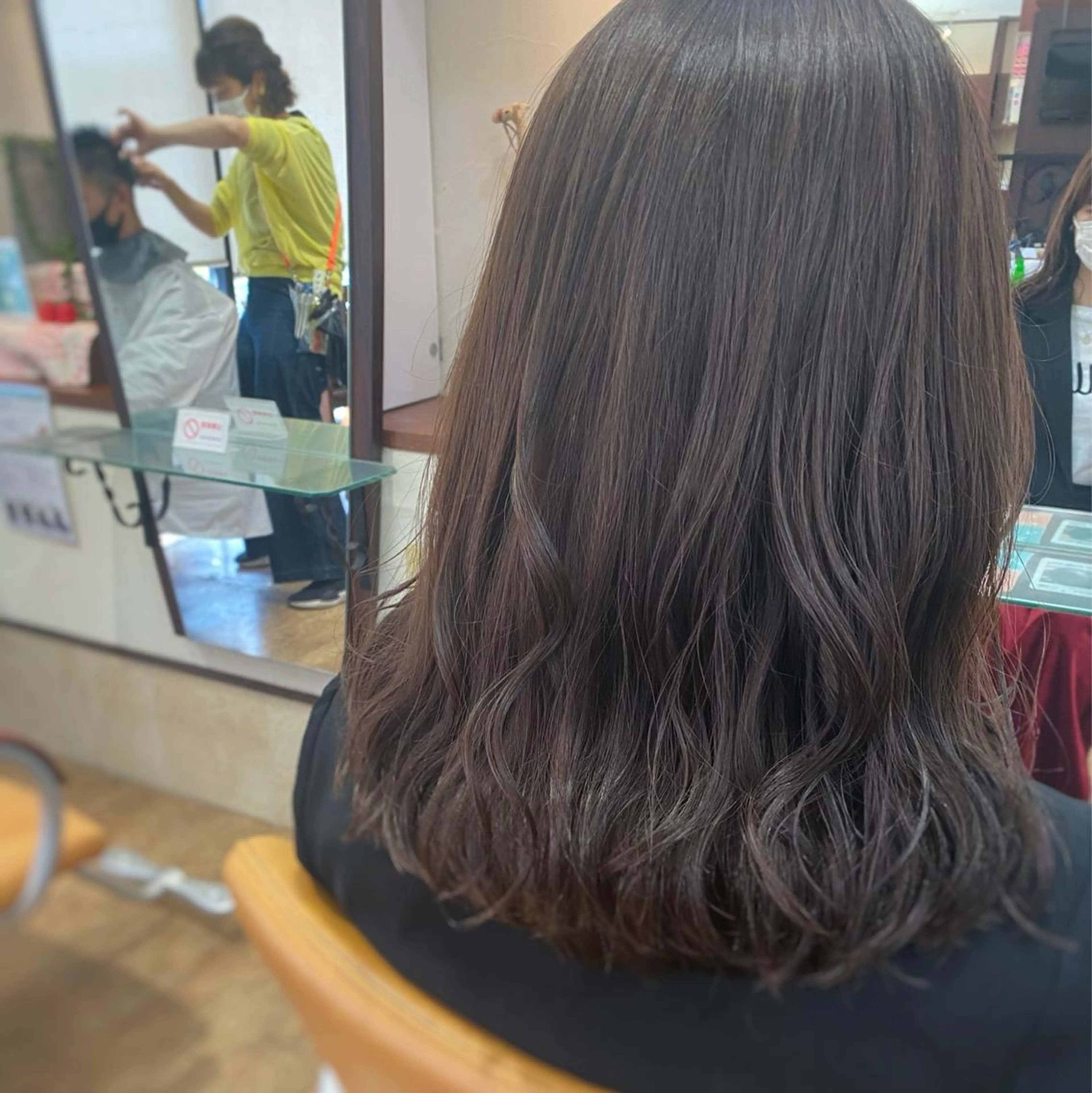セミロング カラー ブラウンカラー ナチュラルブラウン サプリームヘア 飯田みち瑠のヘアスタイル