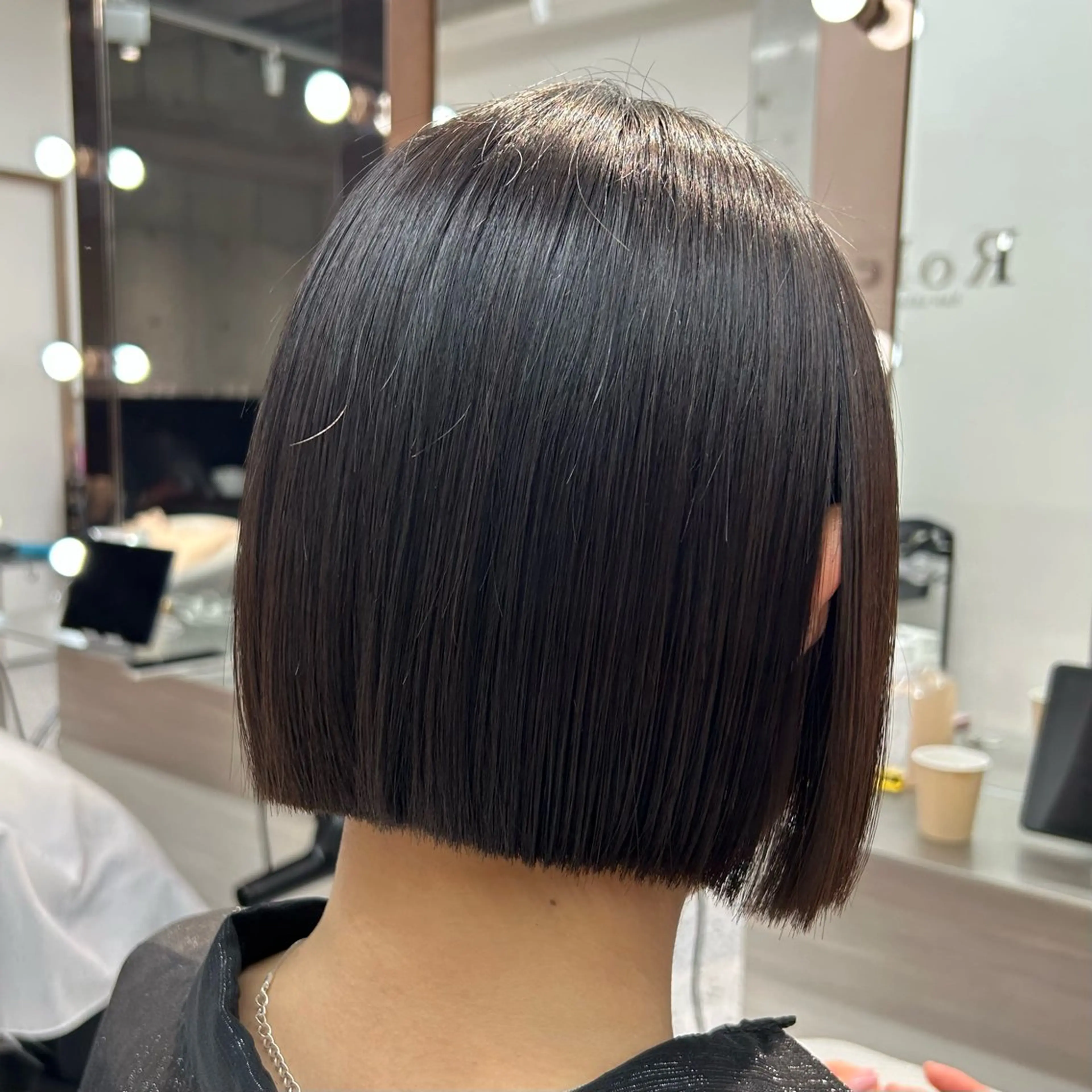 ミディアム 切りっぱなしボブ ボブレイヤー アッシュ アッシュブラウン ボブ ボブ/縮毛矯正 jionのヘアスタイル