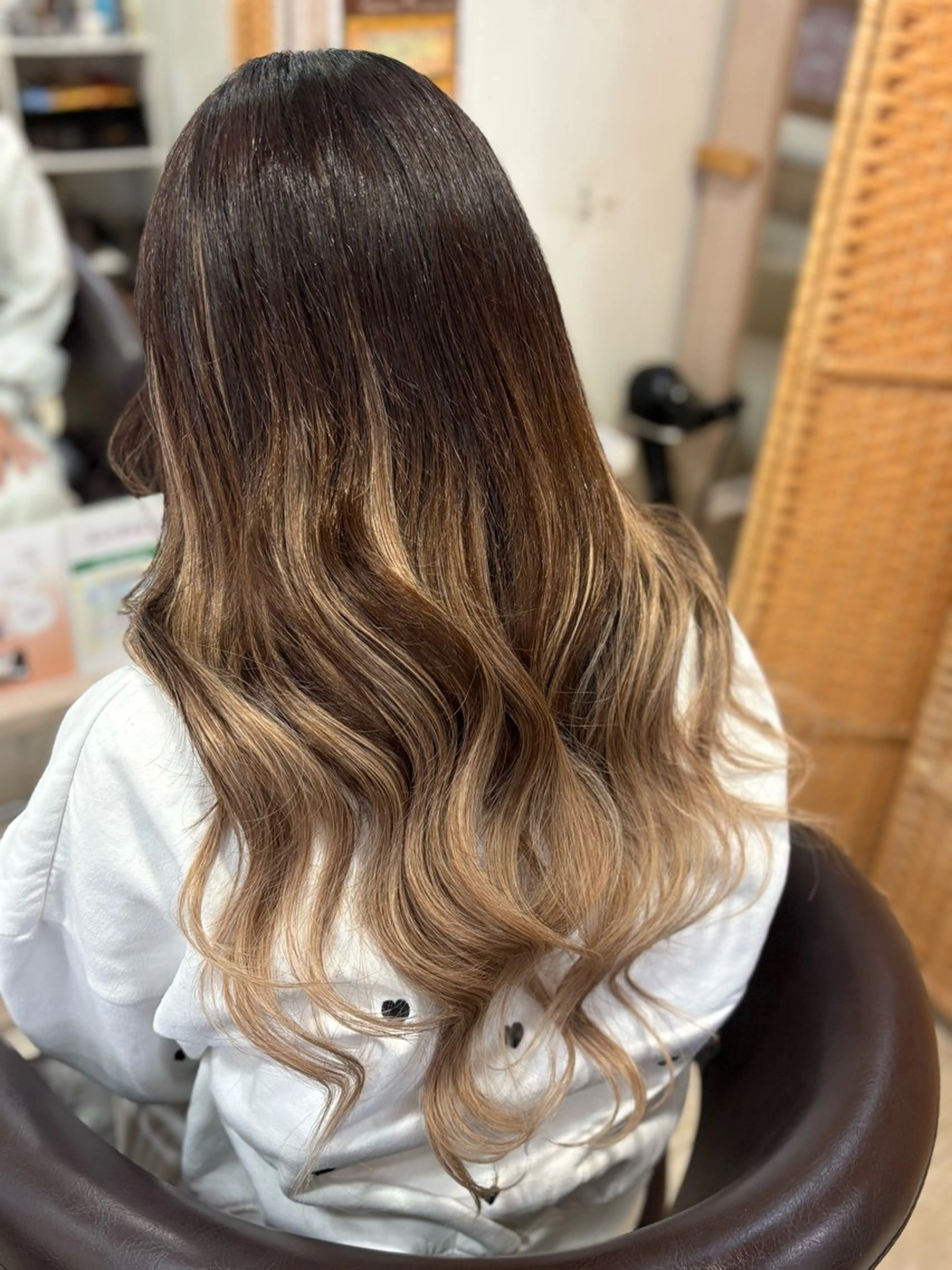 ロング エクステ レイヤーカット KR2S古市所属・艶カラー🫧/シール エクステRYOKAのヘアスタイル