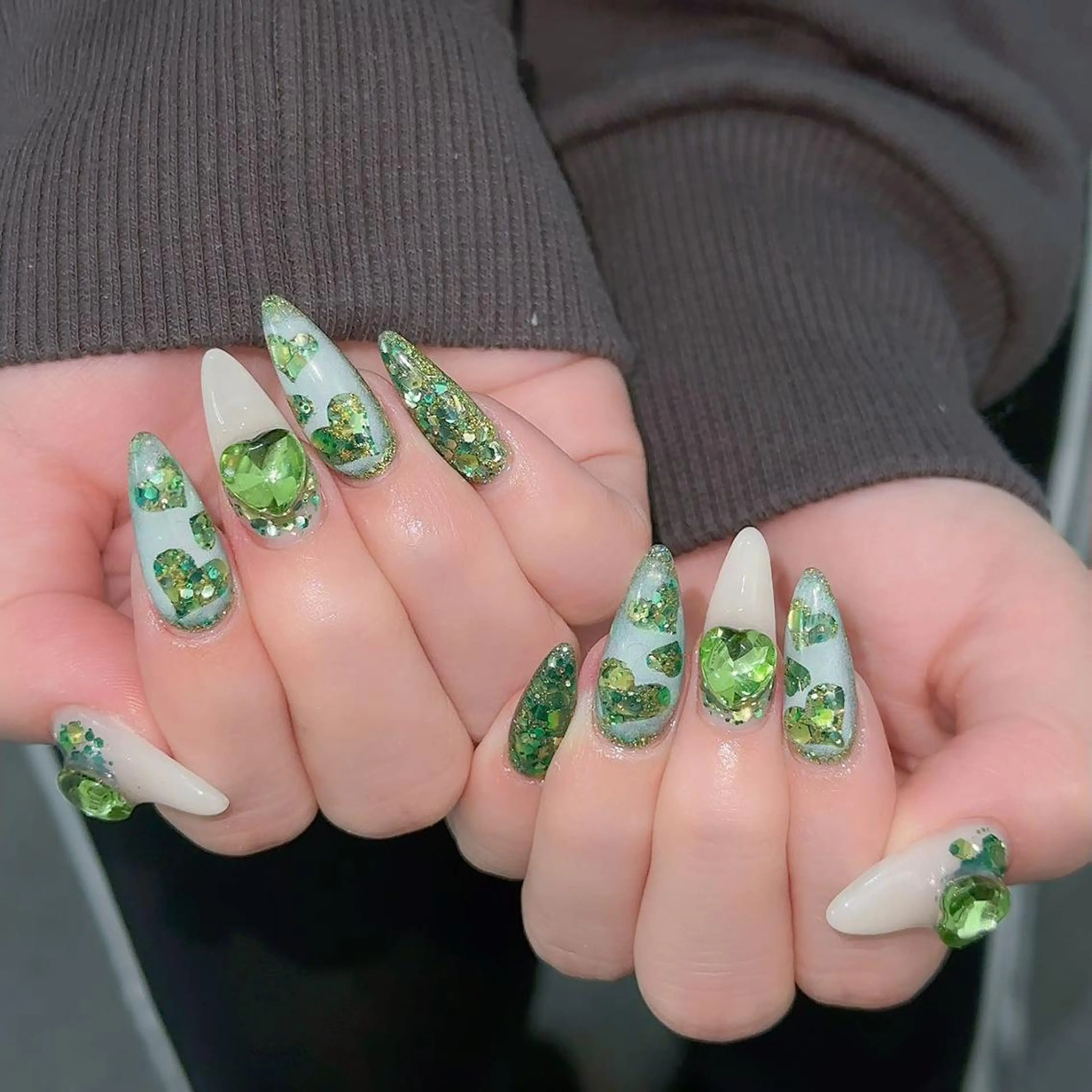 ネイル ハンドネイル Queens テイのネイルデザイン