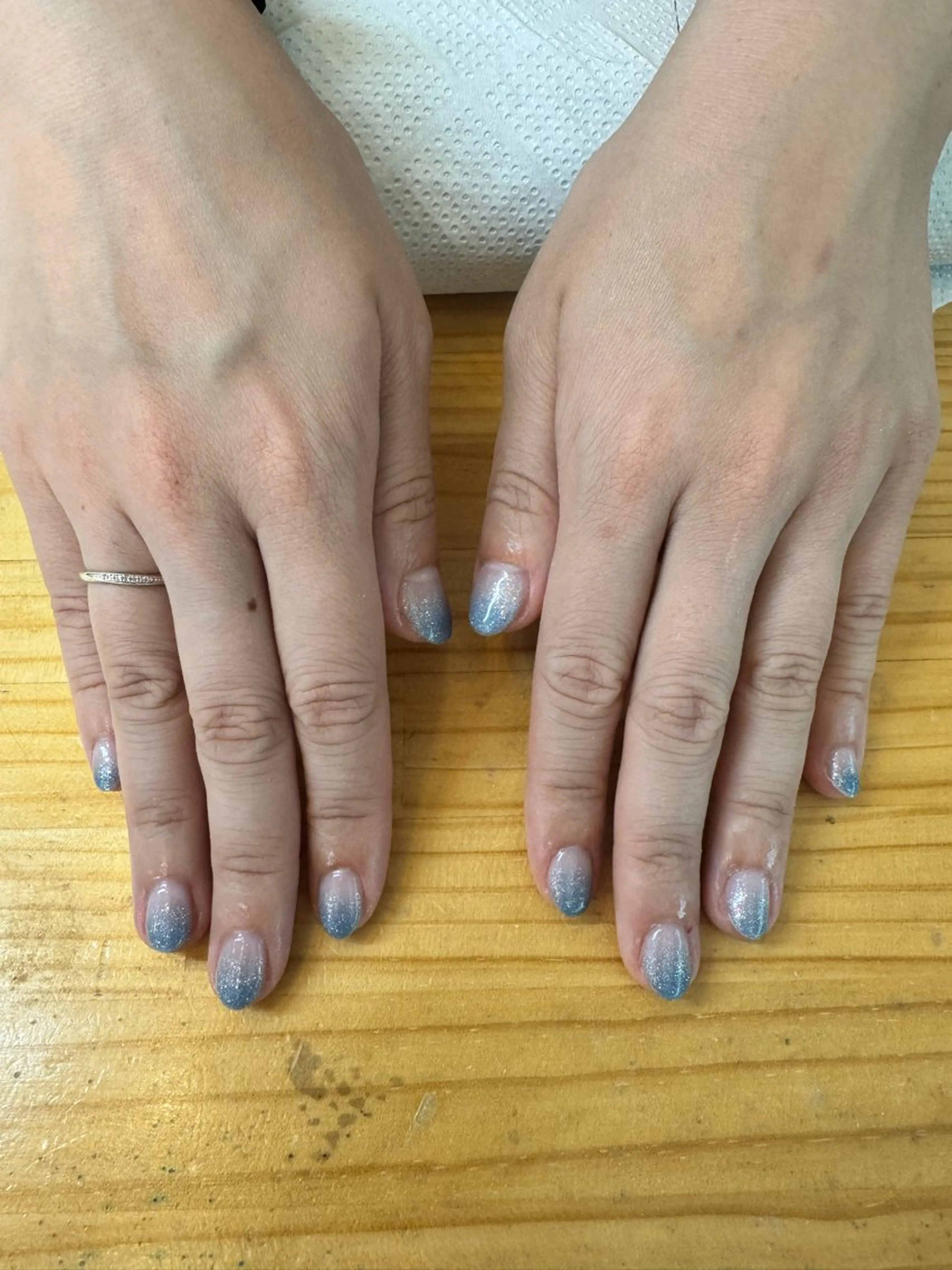カラー ブルーカラー グラデーションカラー 小西 美桜のネイルデザイン