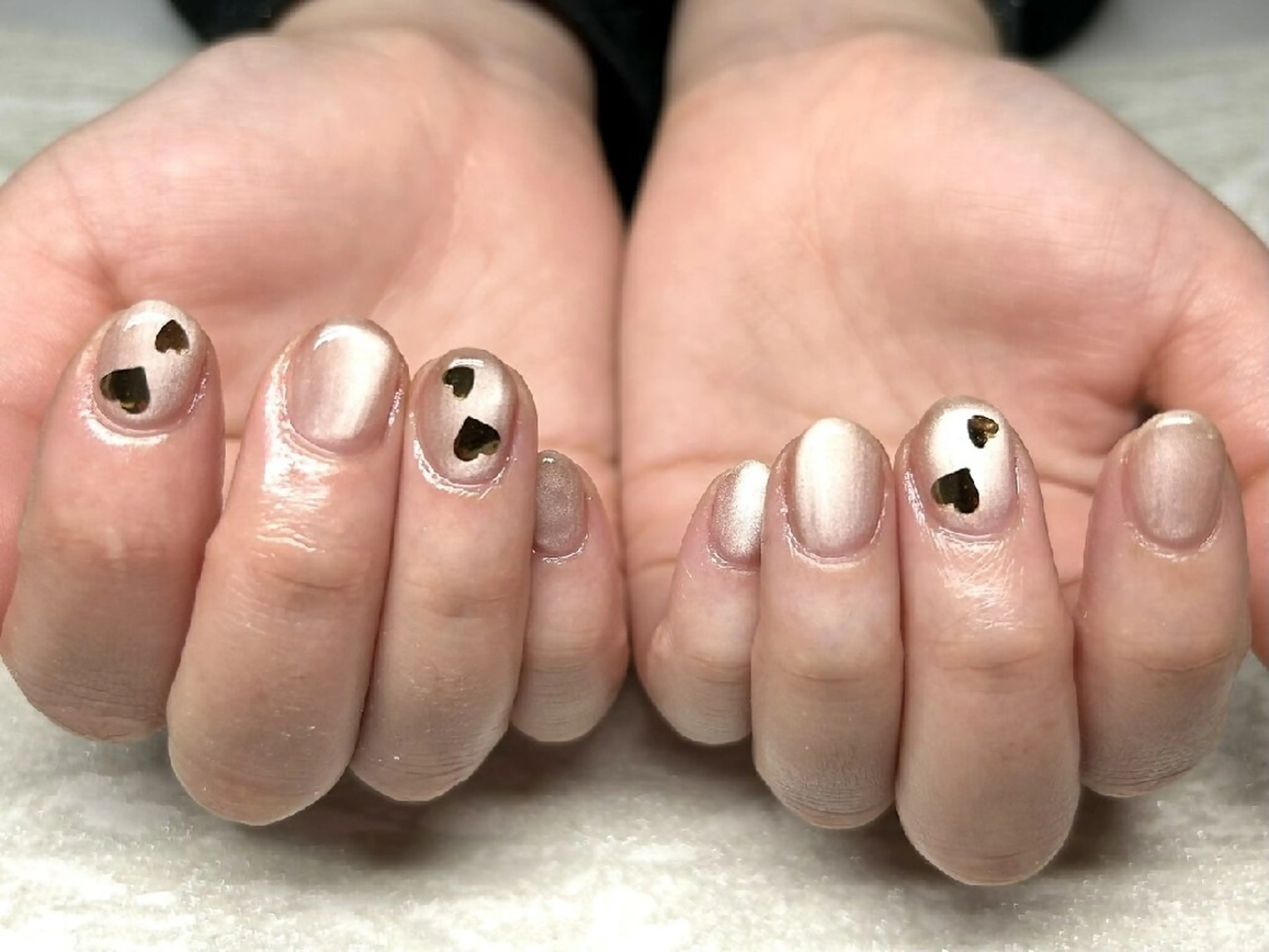 ネイル ゴールド ハート マグネットネイル ハンドネイル JULIE NAILのネイルデザイン