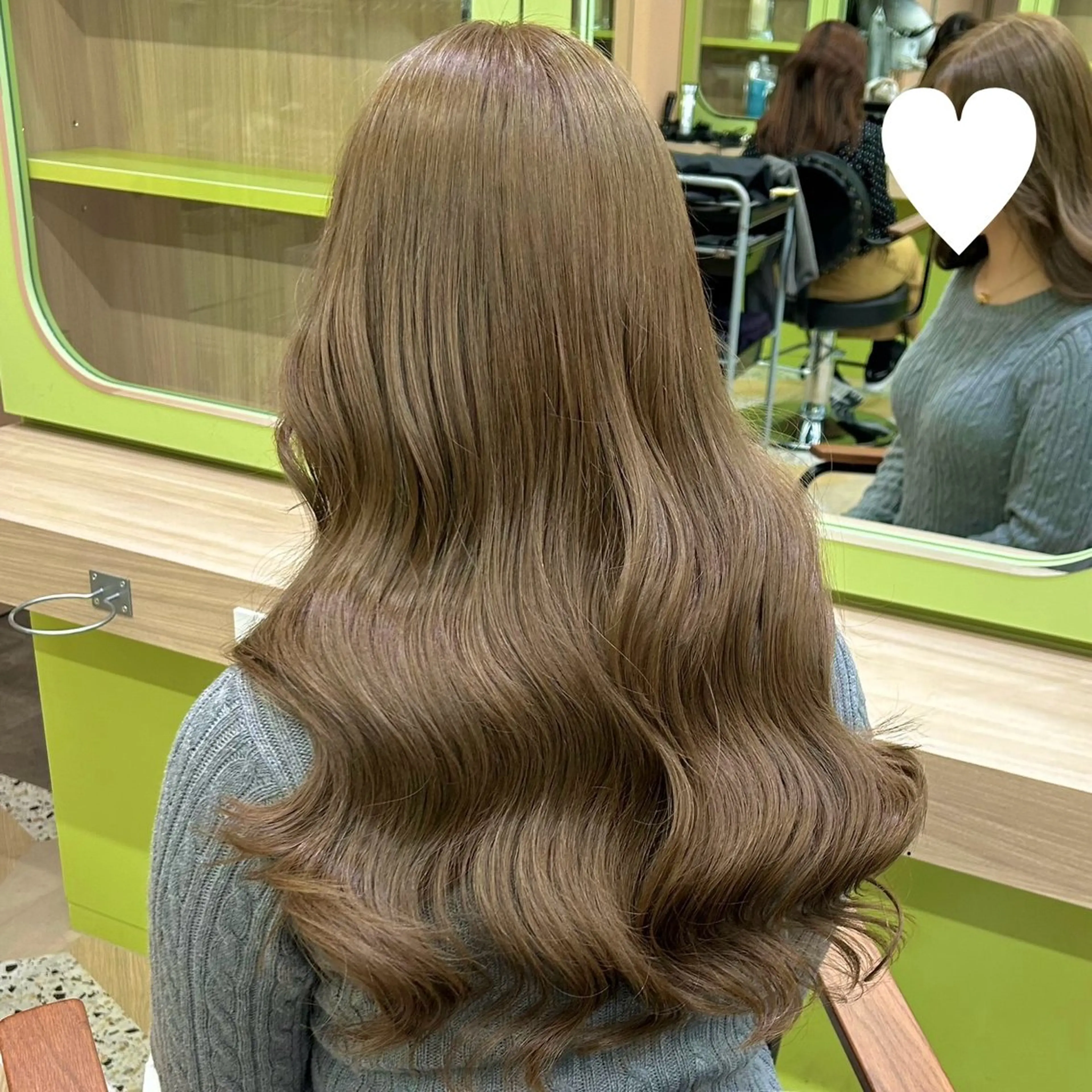 ロング ヘアアレンジ くびれヘア 顔周りカット 髪質改善 韓国風ヘア レイヤーカット カット ヘアカラー トリートメント ブリーチなしベージュ /ヘアセット/ミユのヘアスタイル