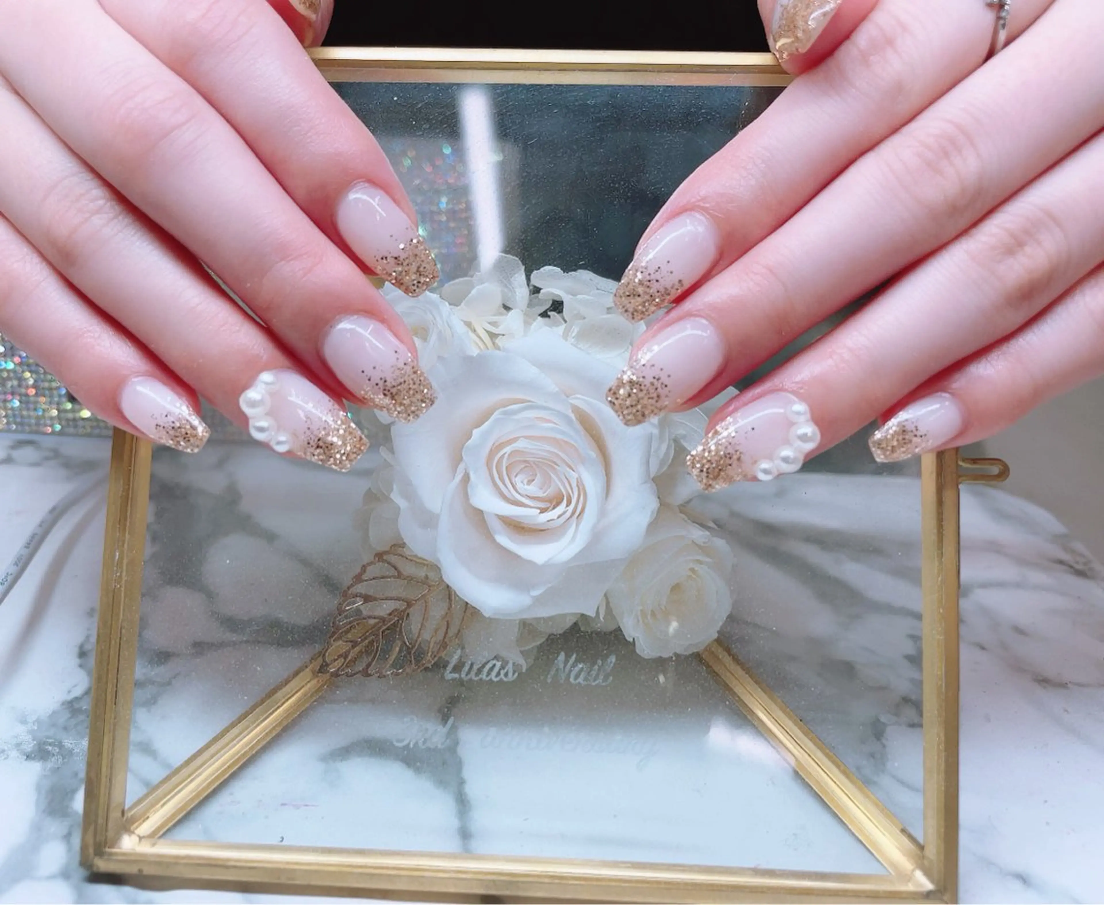 ネイル ジェルネイル ゴールド グラデーション ハードジェル キラキラネイル Lilas Nailのネイルデザイン