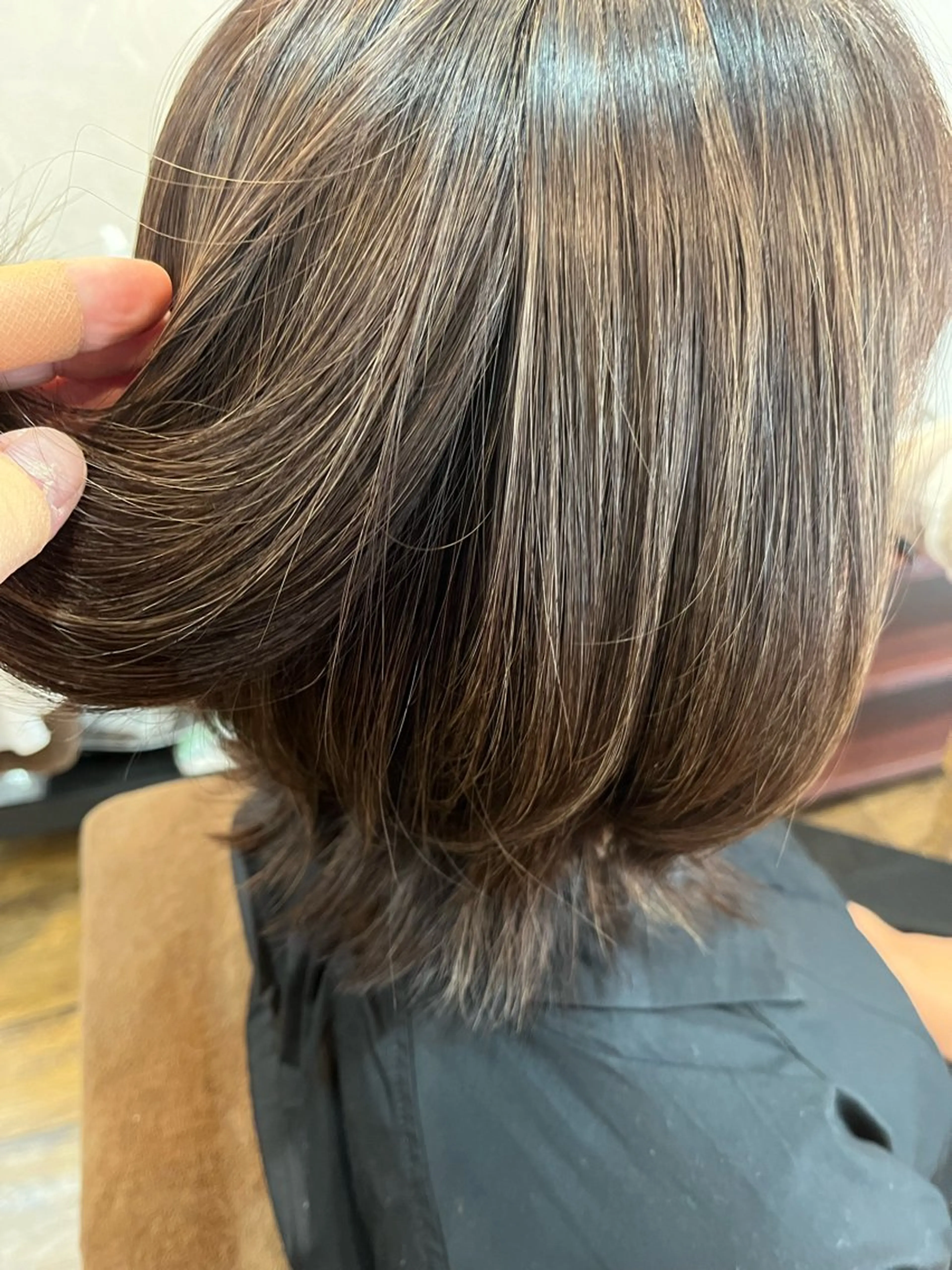 ミディアム カラー ハイライトカラー メッシュ ハイライト 大人女子&髪改善専門 Nobuフリーランスのヘアスタイル