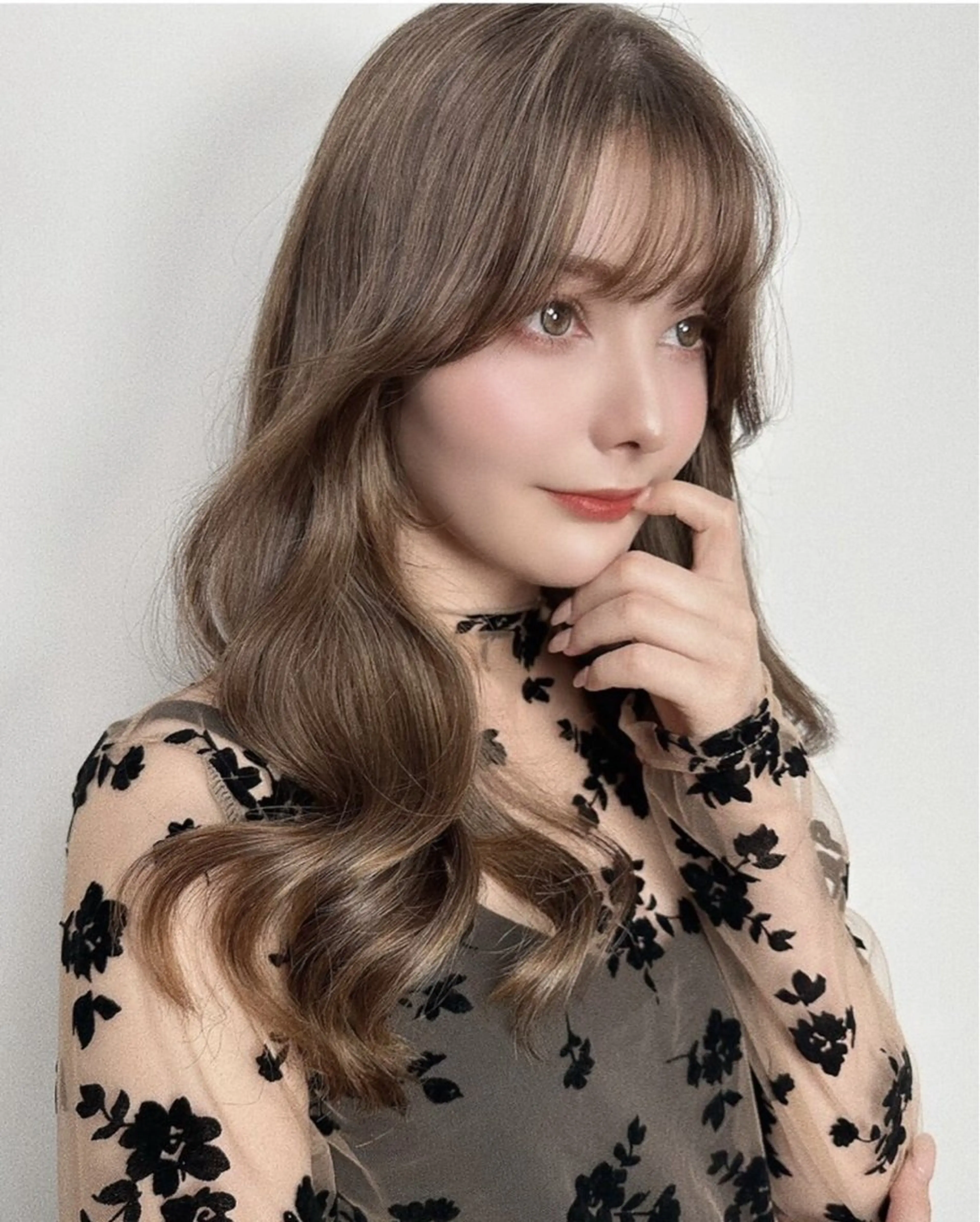 セミロング カラー ブリーチ ダブルカラー インナーカラー ボブ 顔周りカット 髪質改善デザイナー &mirai ryoのヘアスタイル