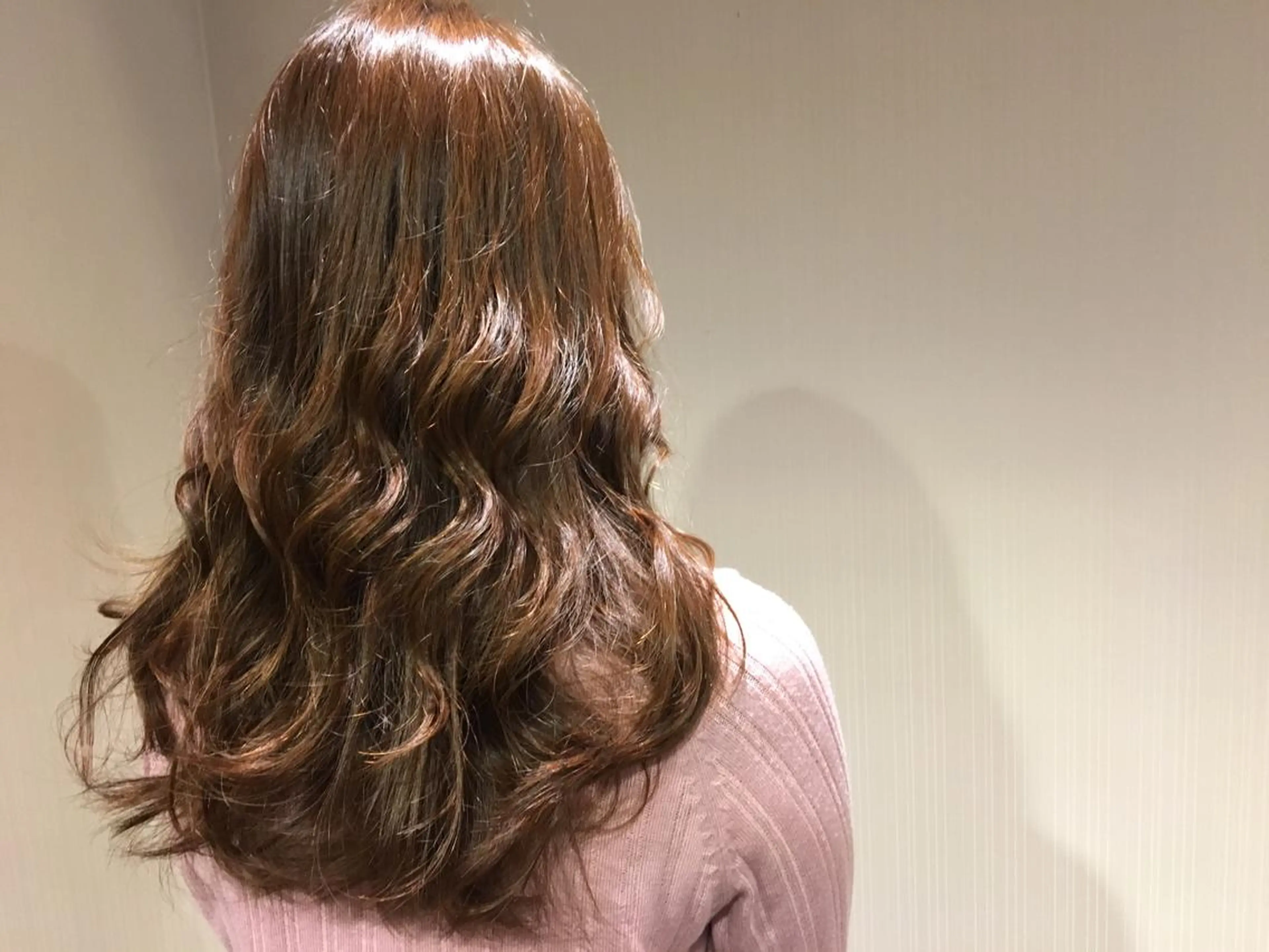 セミロング カラー パーマ ヘアアレンジ ピンクカラー バイオレットカラー トリートメント 【mokuオーナー】 ちはるのヘアスタイル