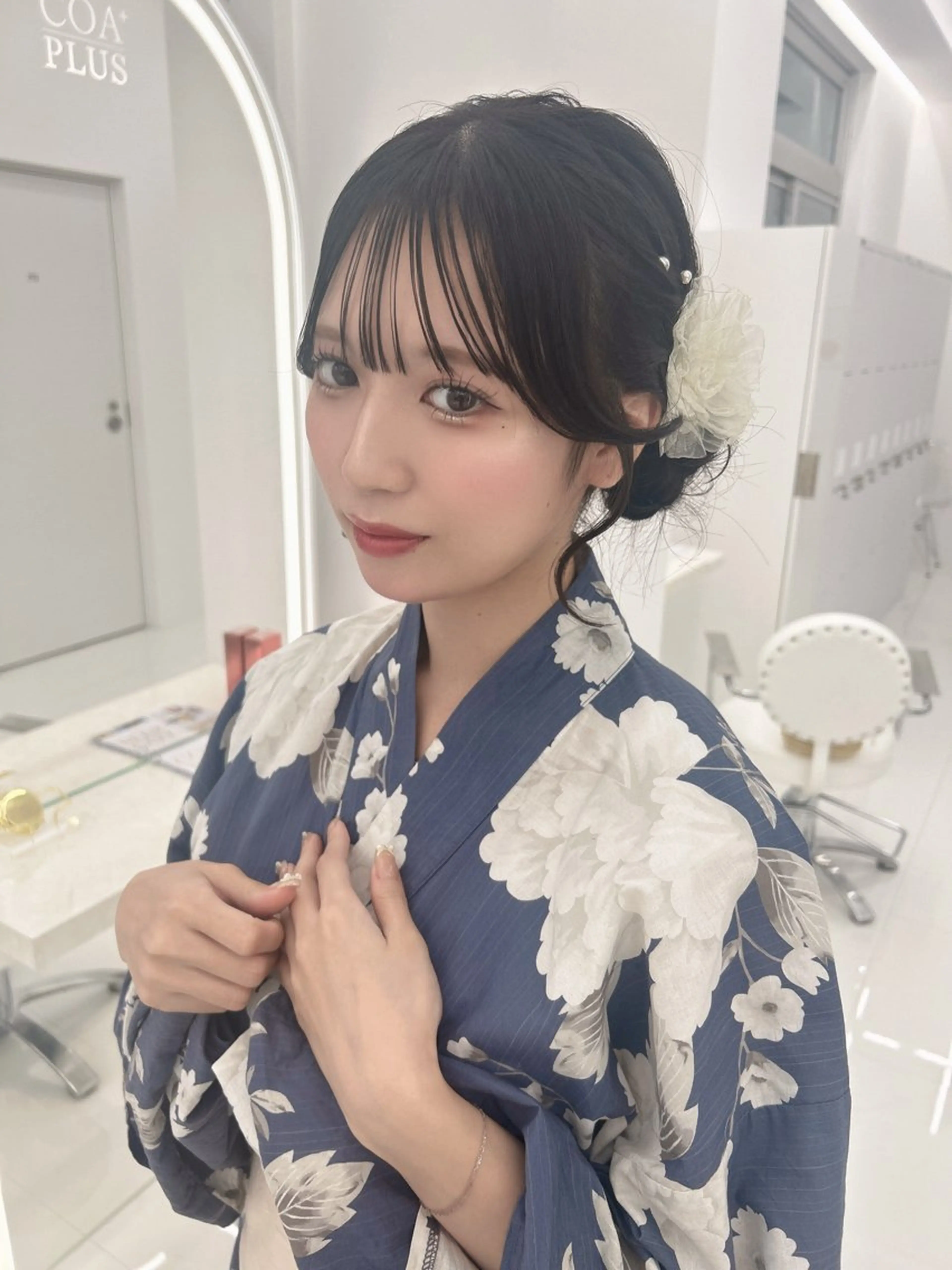 ロング ヘアアレンジ お団子ヘア ロング 小顔カット 前髪/顔周り/透明感 艶カラーとどさんのヘアスタイル