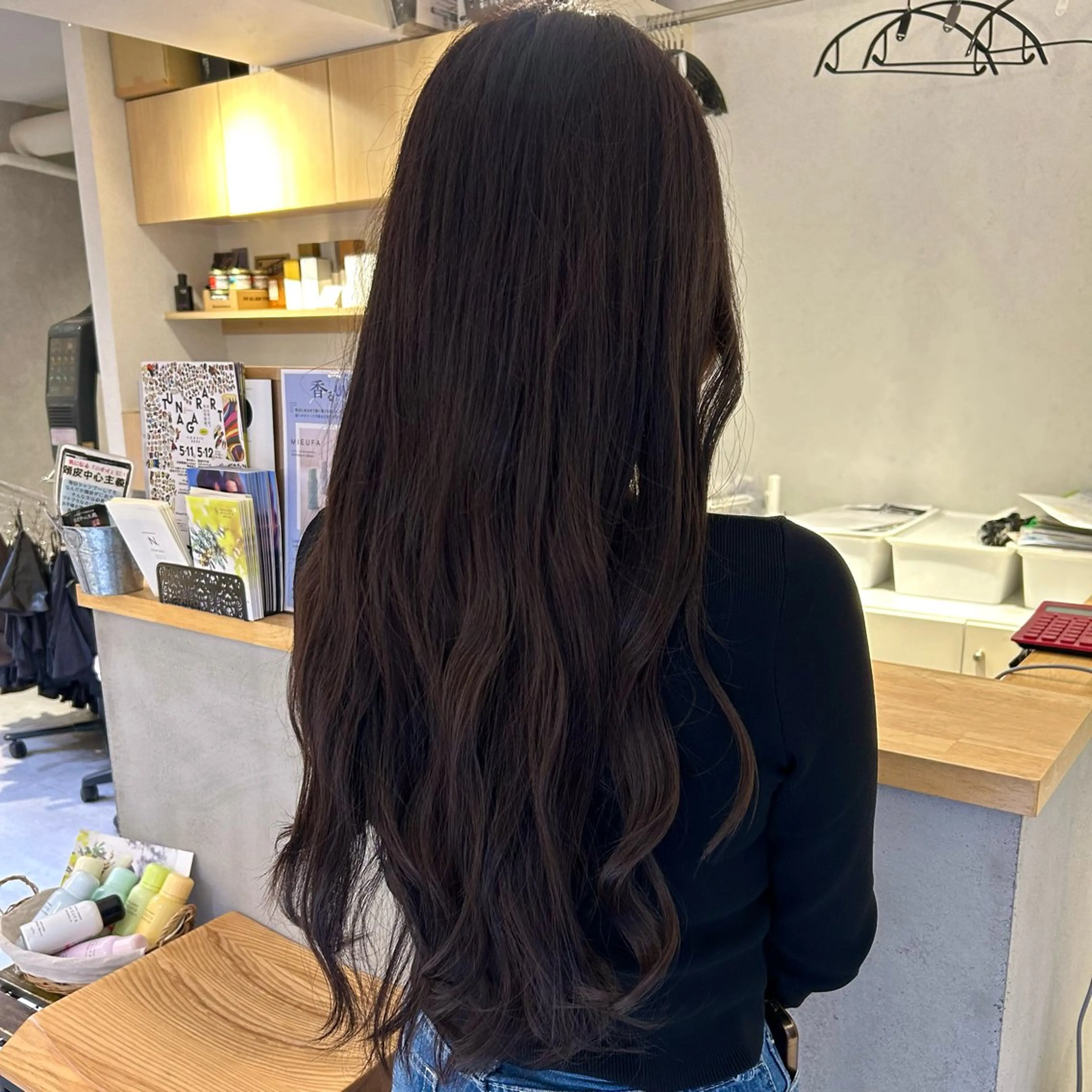ロング アッシュ アッシュグレー 甲斐 瑞稀のヘアスタイル