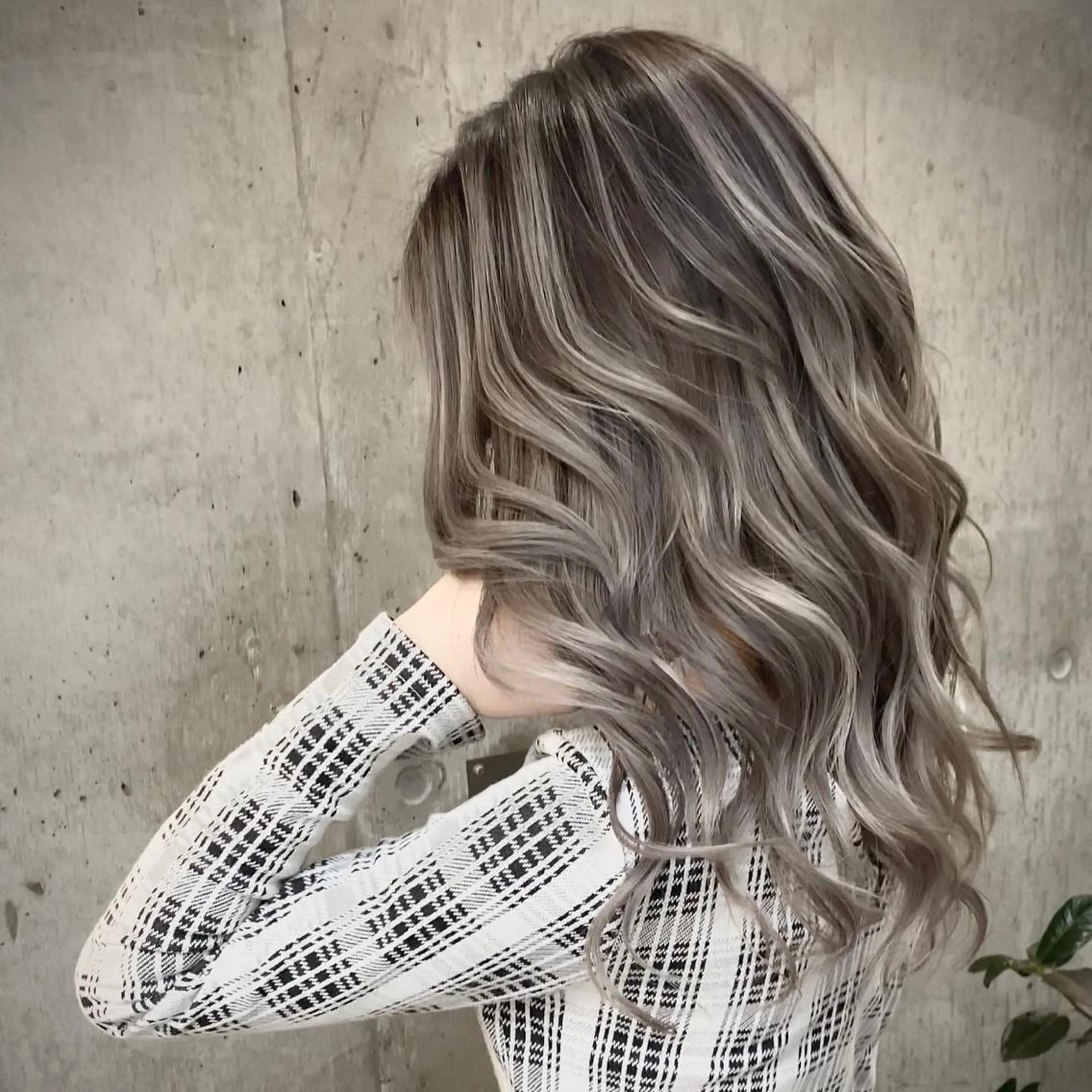 ロング カラー バレイヤージュ デザインカラー ハイライトカラー ハイライト レイヤーカット ヘアカラー トリートメント 🌈透明感カラー ✨松田龍也🌈のヘアスタイル