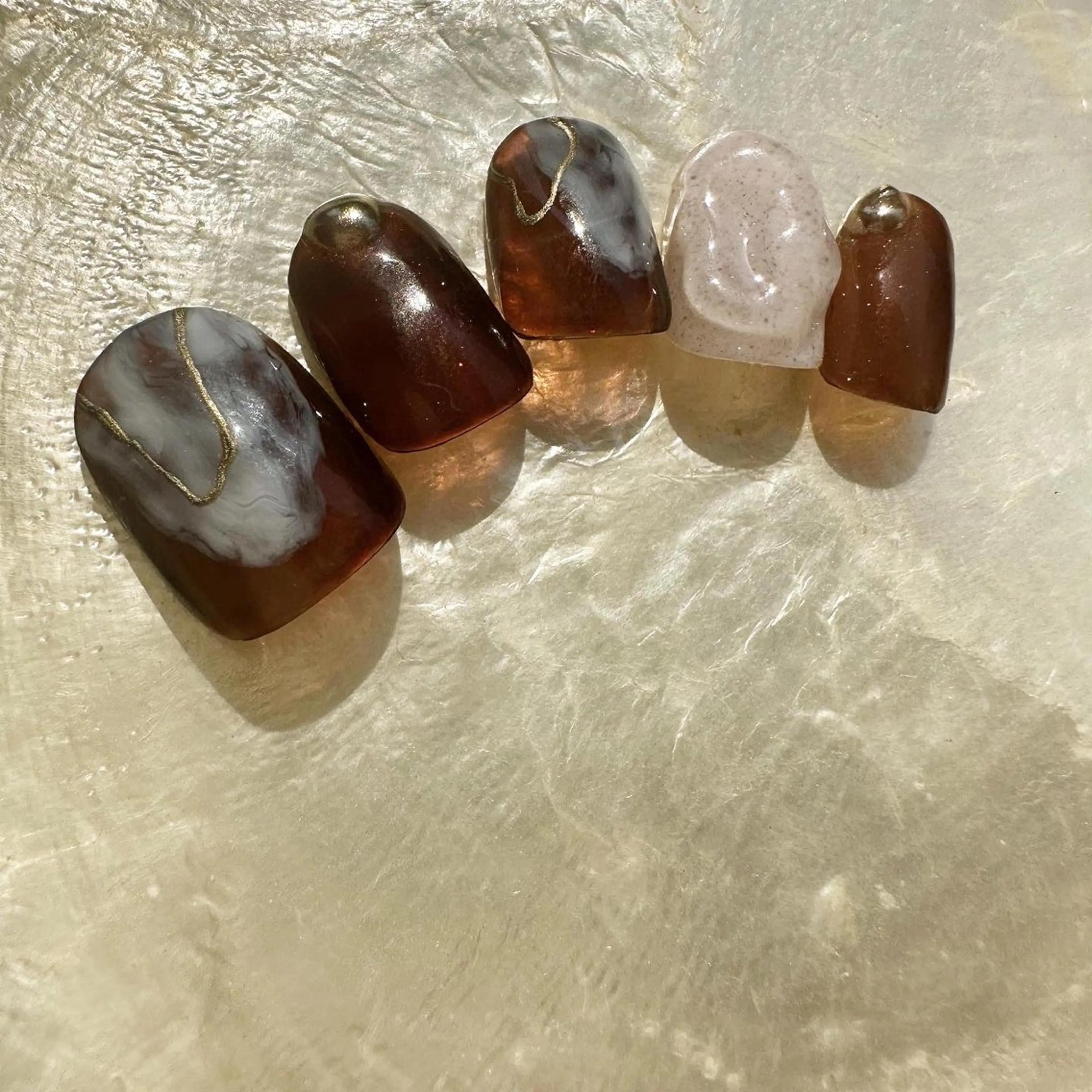 ネイル ブラウン クリアネイル ジェルネイル 氷ネイル・うるうるネイル 韓国ネイル 🪞KAPE NAIL 🪞のネイルデザイン
