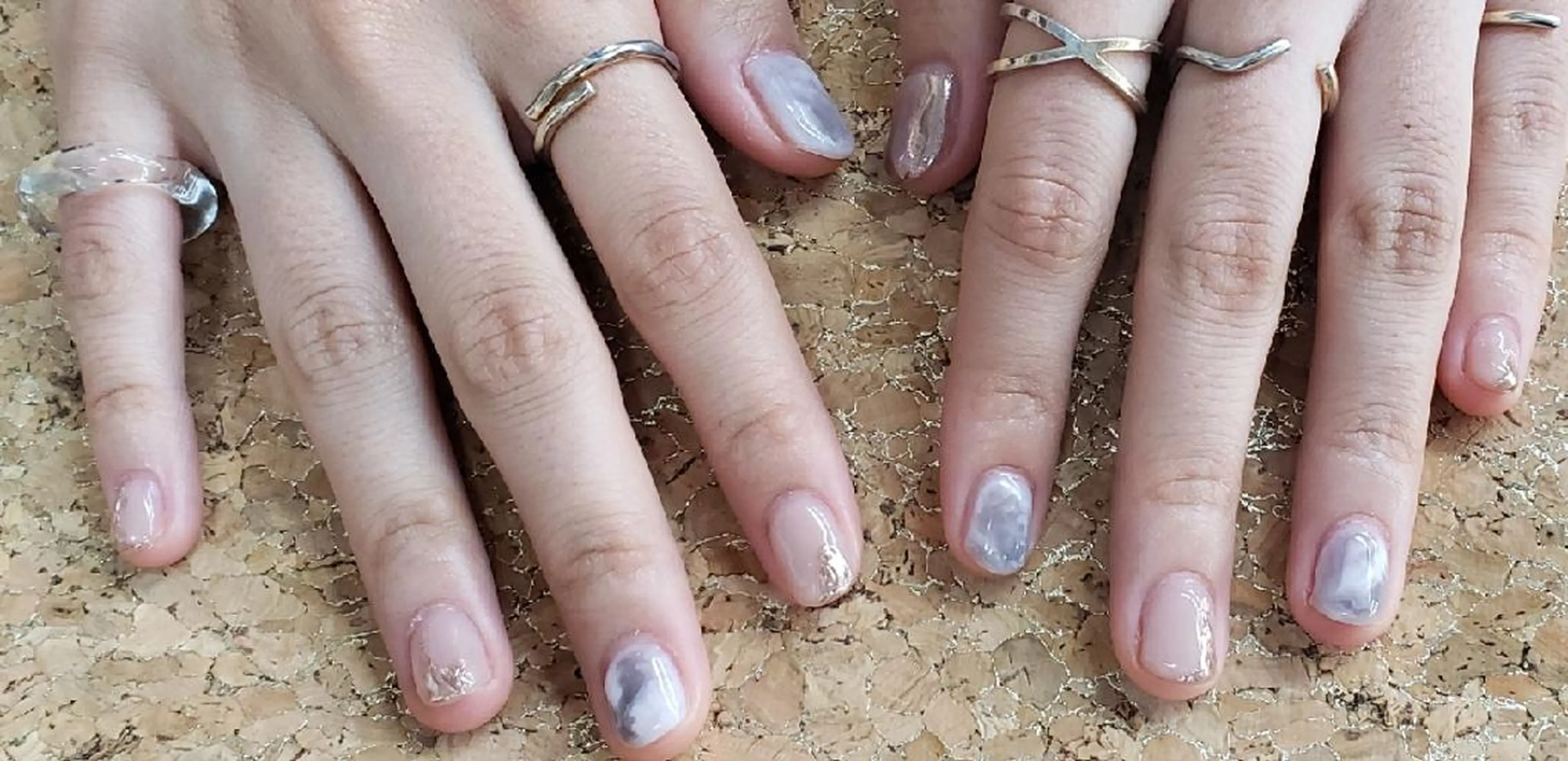 ネイル ニュアンスネイル 櫛の屋浜口店所属・櫛の屋浜口店 sumireのネイルデザイン