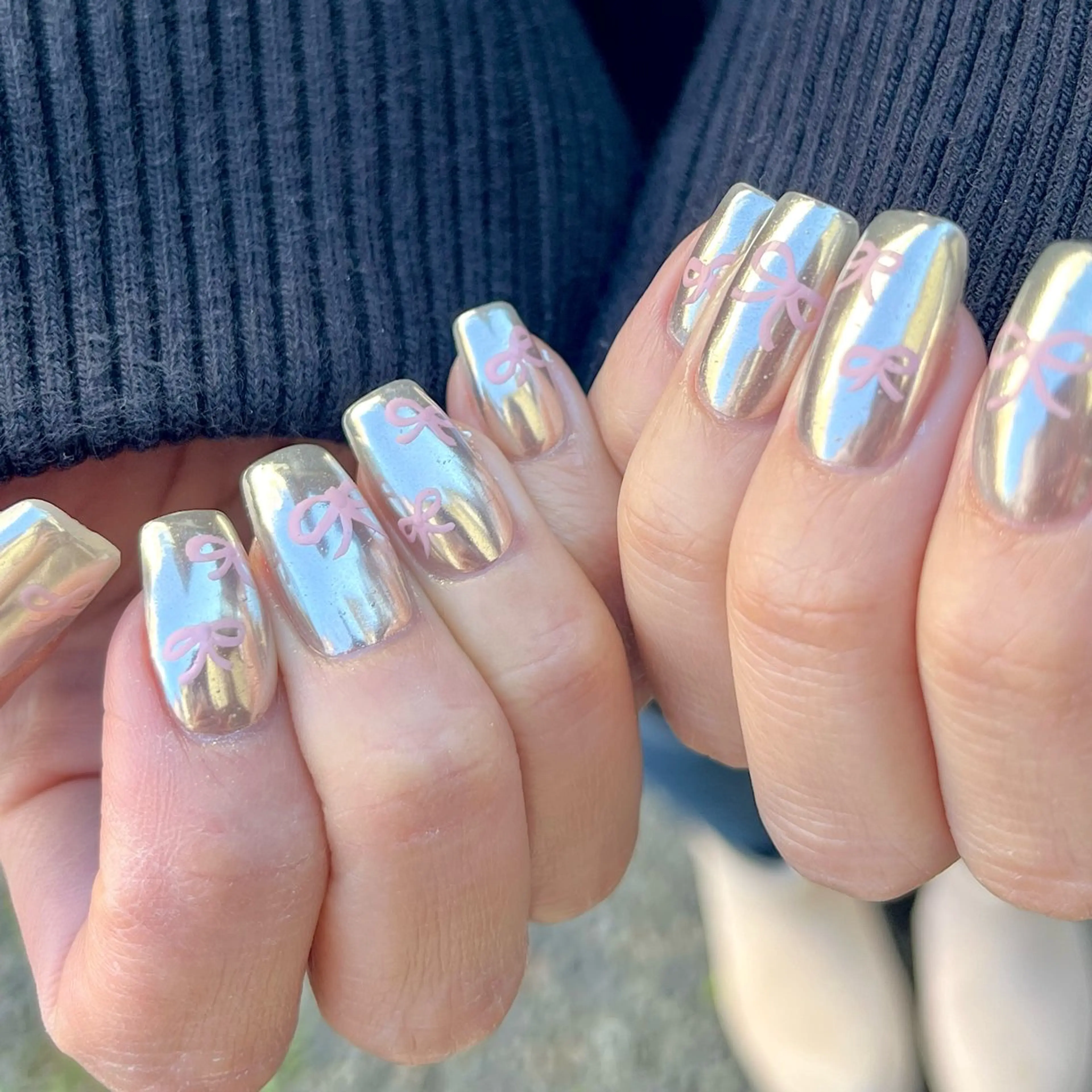 ネイル ミラーネイル 持ち込み リボン ハンドネイル Chipi Nailのネイルデザイン