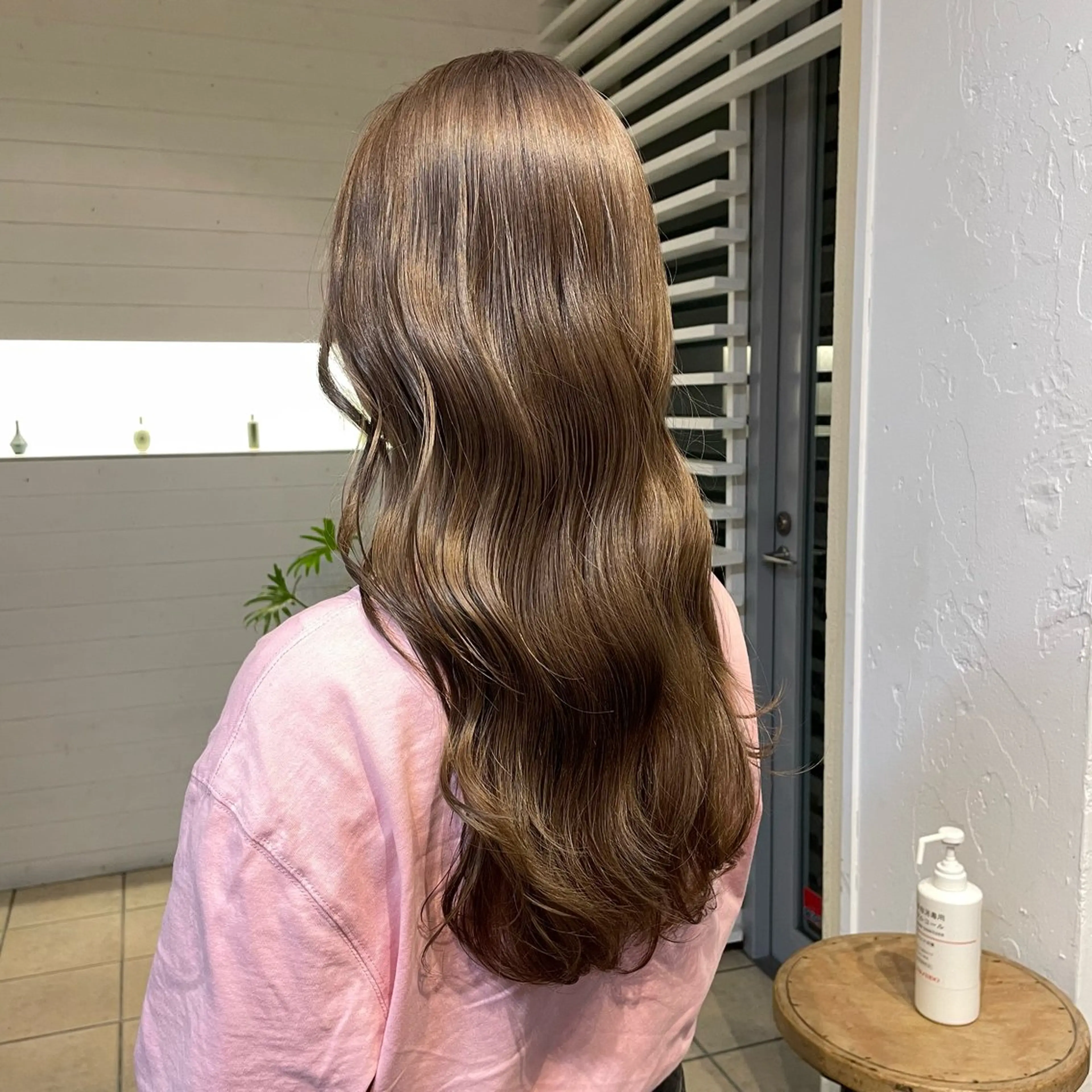 ロング カラー ブリーチ 透明感カラー mina / 透明感ベージュカラーのヘアスタイル