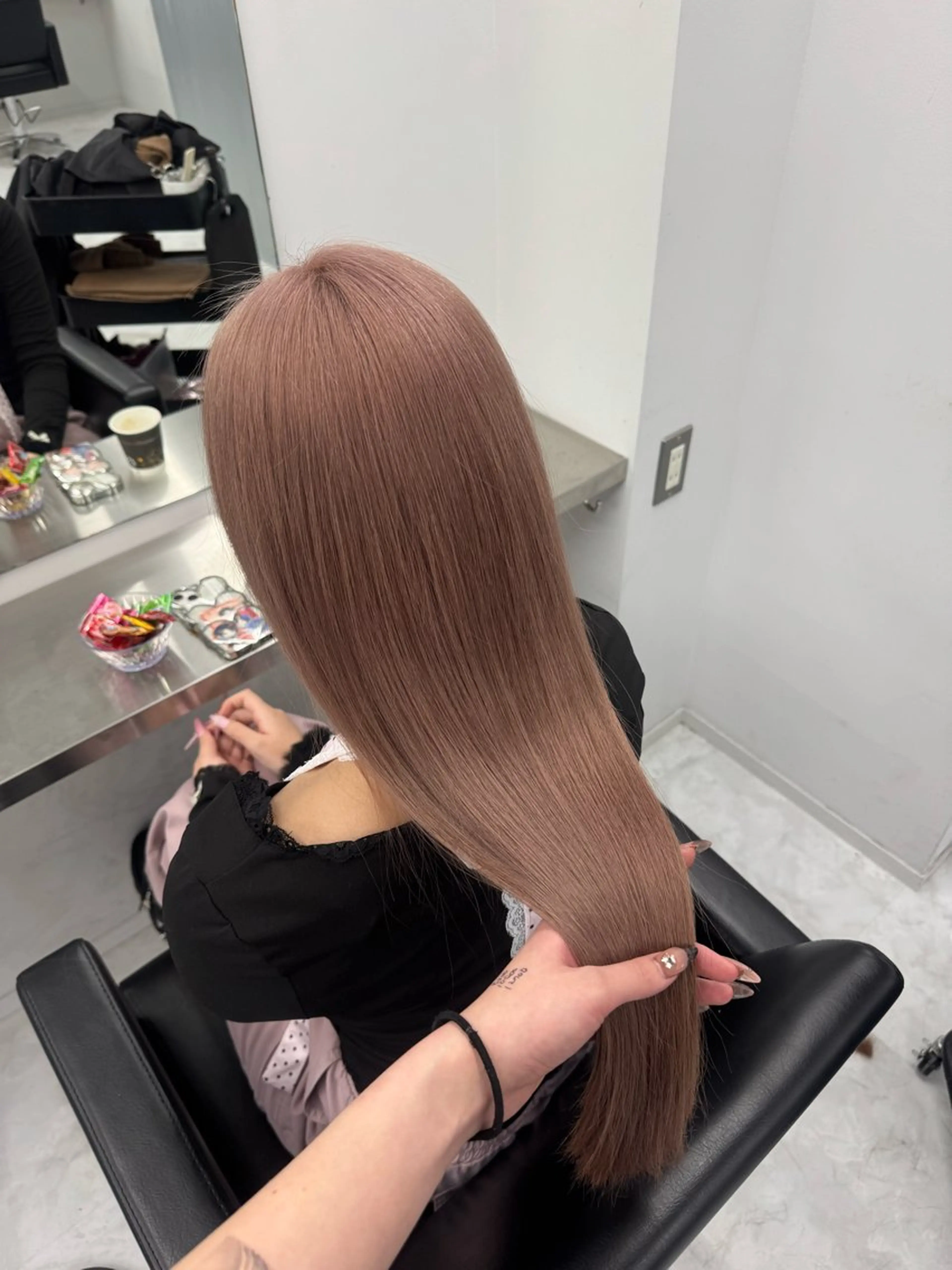 ロング カラー ベージュカラー ピンクカラー ピンクベージュ ヘアカラー トリートメント 透明感/ 艶ハイトーン/梨桜のヘアスタイル