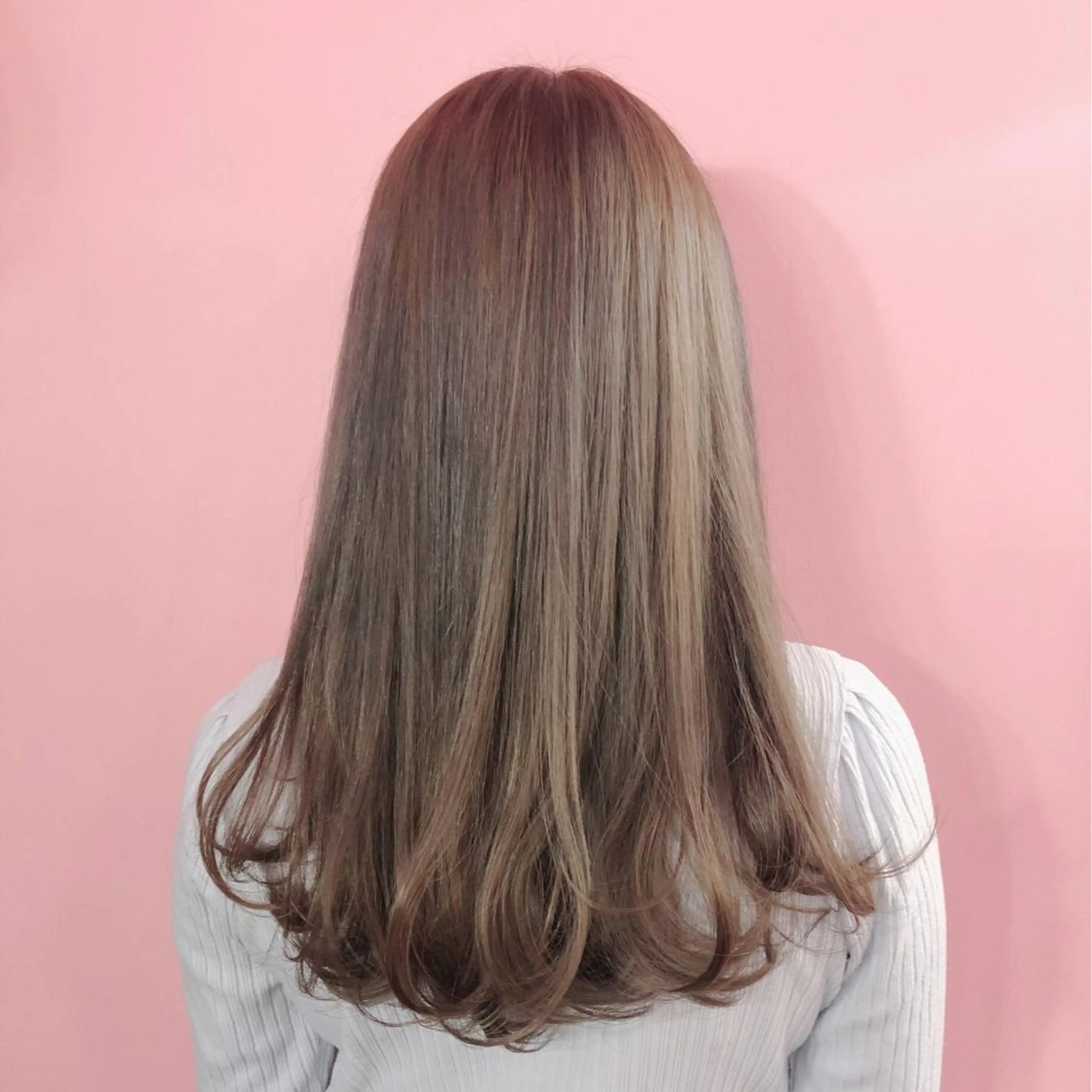 セミロング カラー ブリーチ 櫻井 愛弓のヘアスタイル