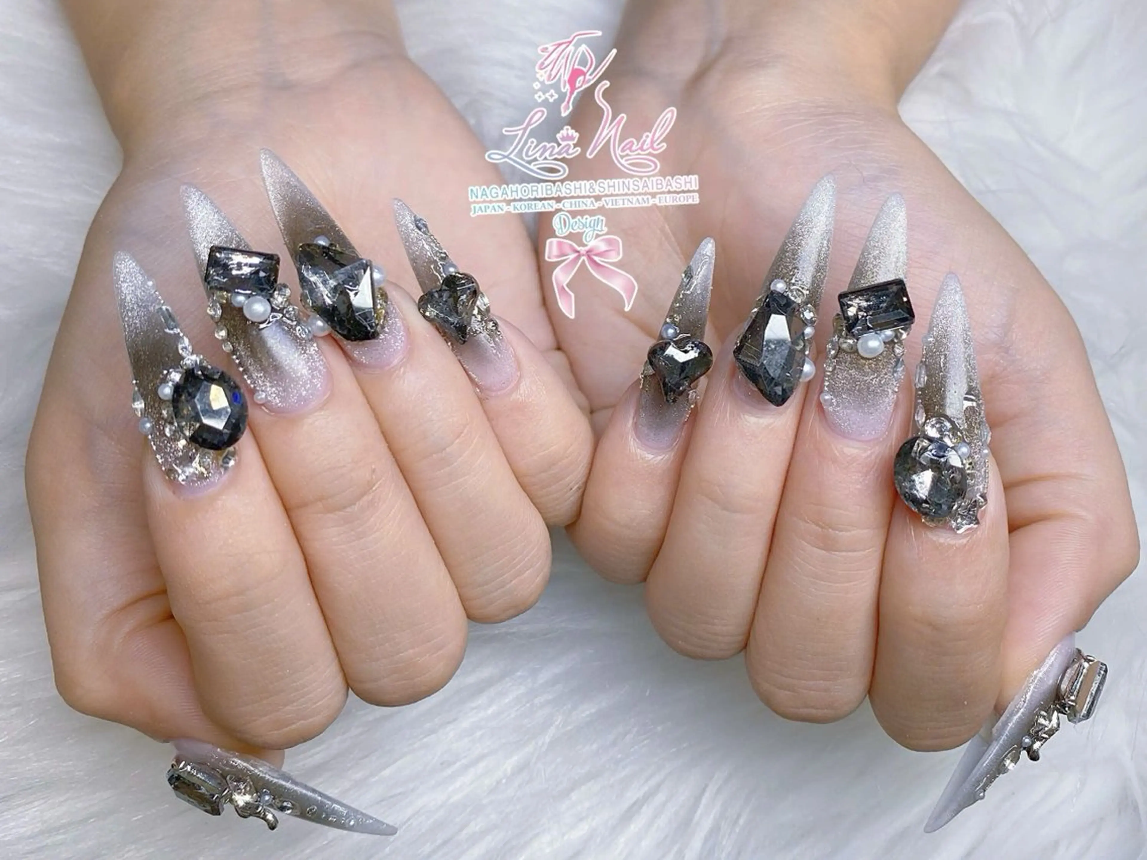 セミロング 韓国風ヘア クリスマス ハンドネイル Linanail Nambaのネイルデザイン