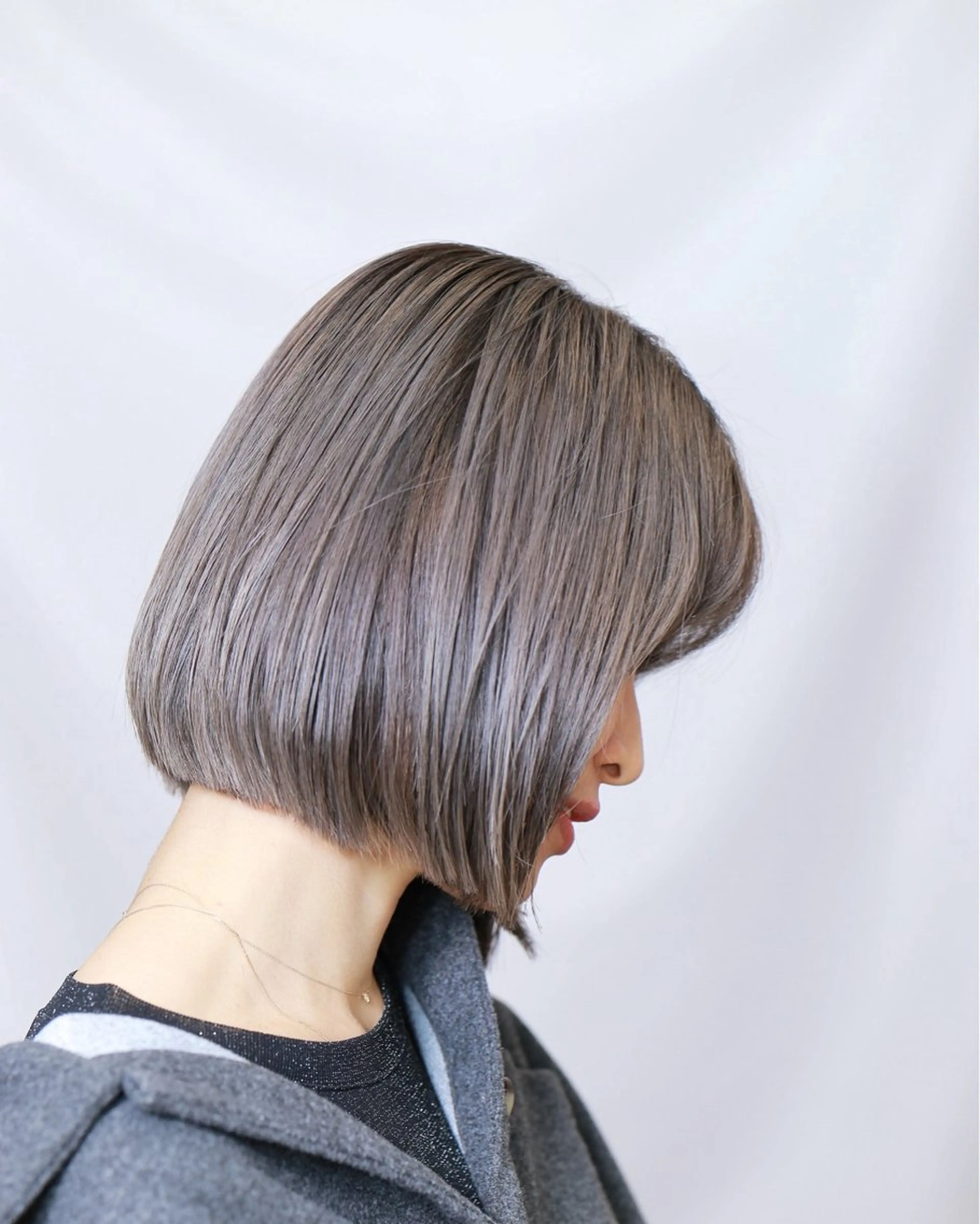 ショート カラー ダブルカラー シルバー ボブ 佐野 寛のヘアスタイル