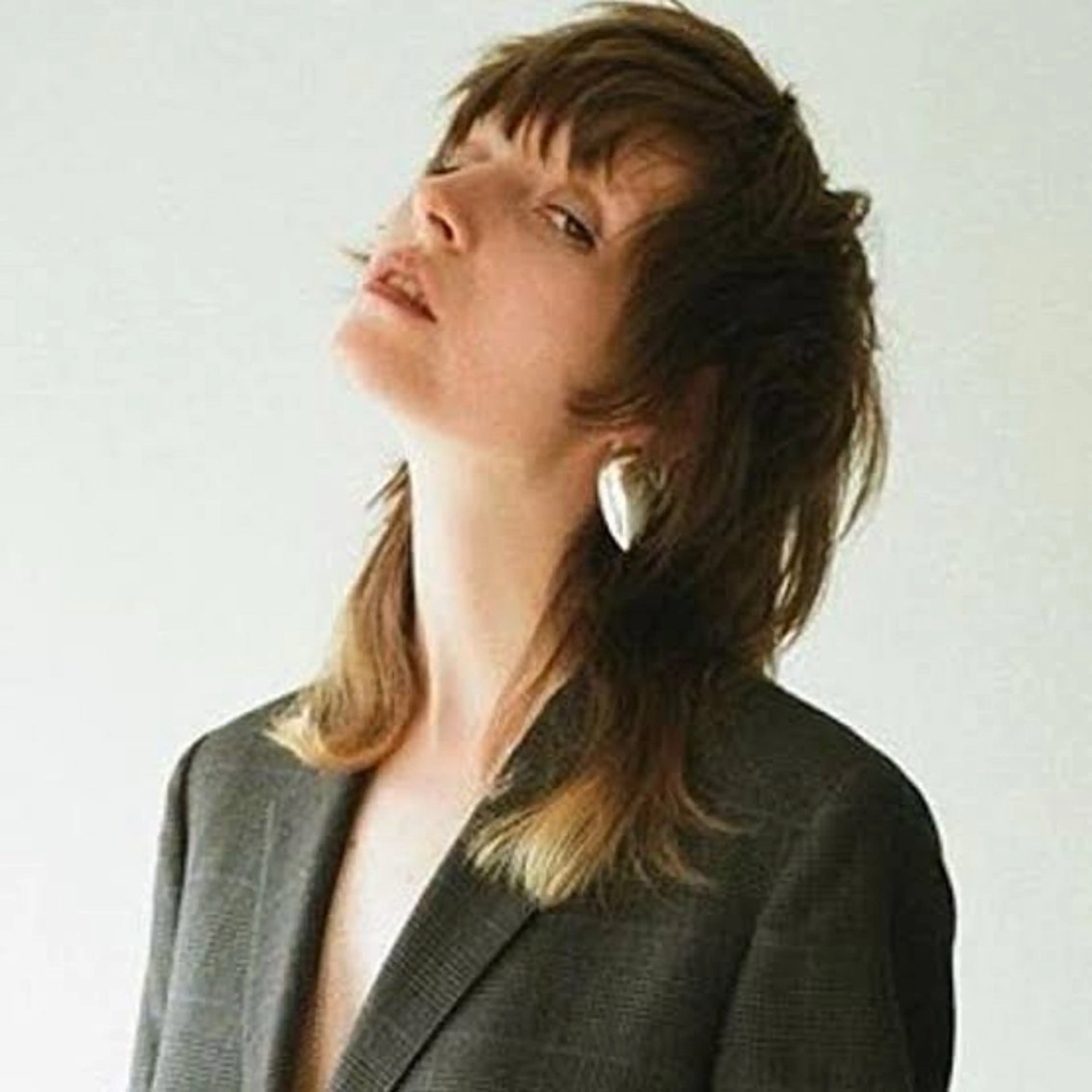 セミロング ウルフカット REMMA 海外風×髪質改善のヘアスタイル