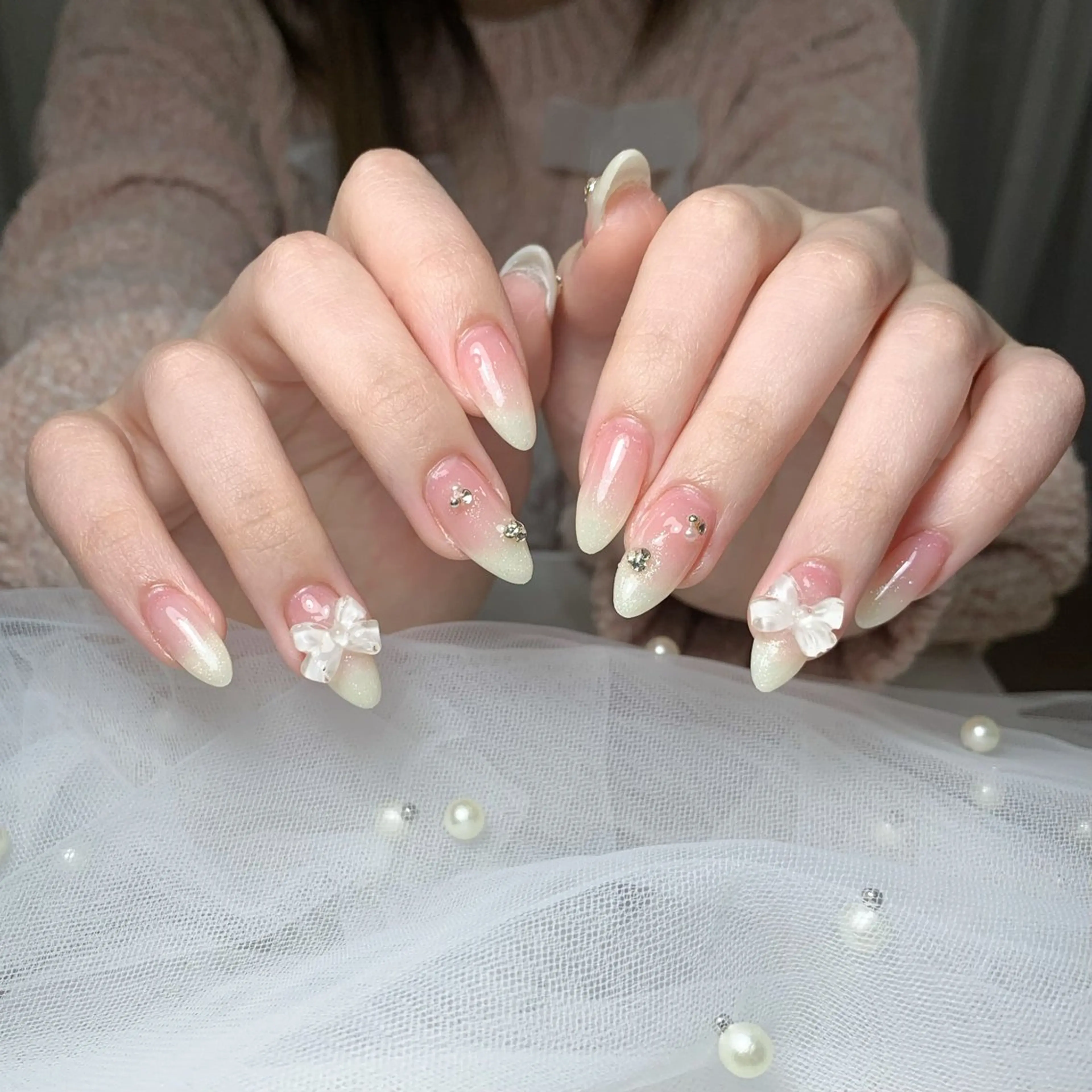 ネイル キラキラネイル シンプルネイル 春ネイル ワンホンネイル 冬ネイル Quynh Sora Nailのネイルデザイン