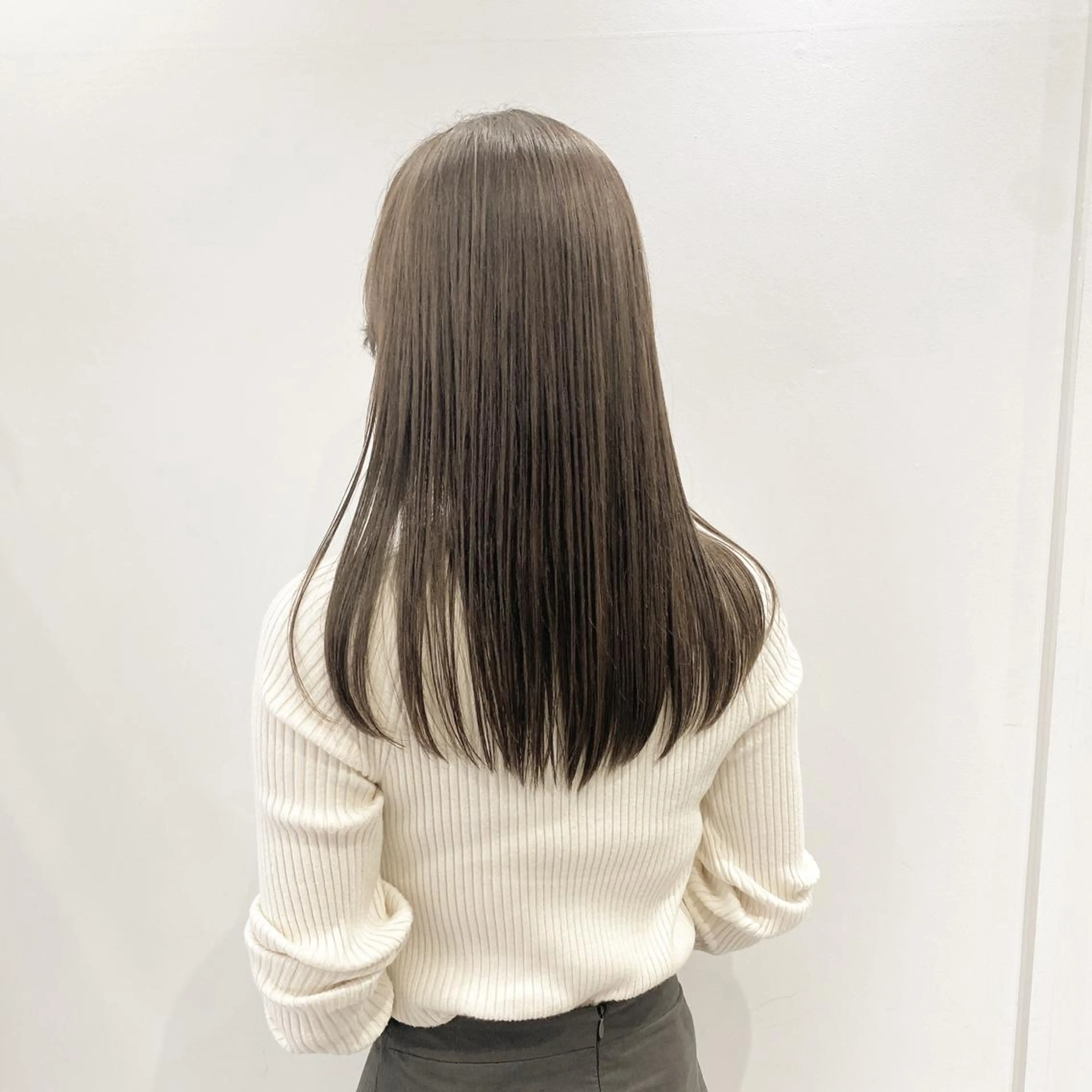 ミディアム カット ヘアカラー トリートメント オリーブ、カーキ系 No.1シラトリのヘアスタイル