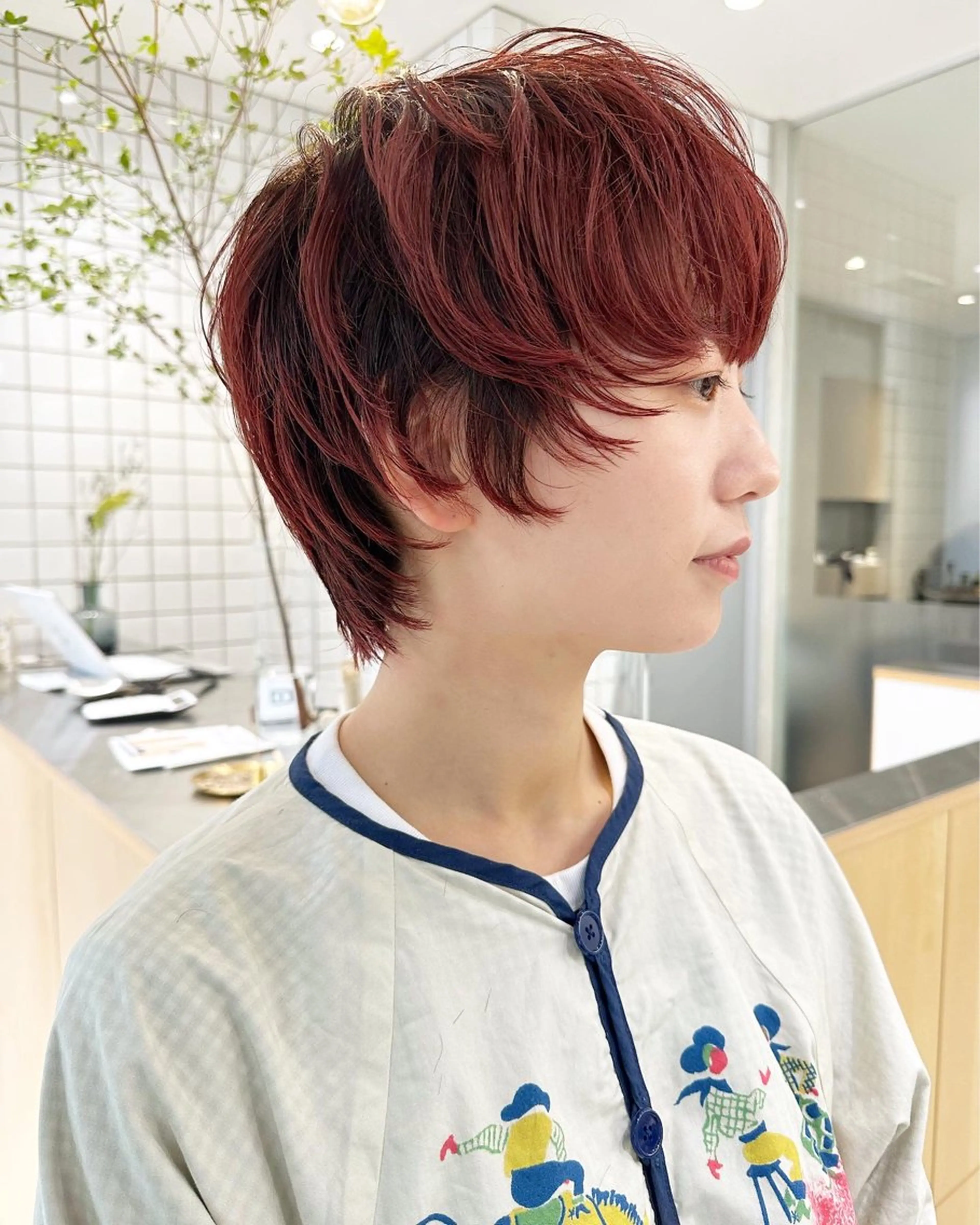 ショート カラー ボルドーカラー ヘアカラー ラベンダーカラー＆ ミルクティー太田のヘアスタイル