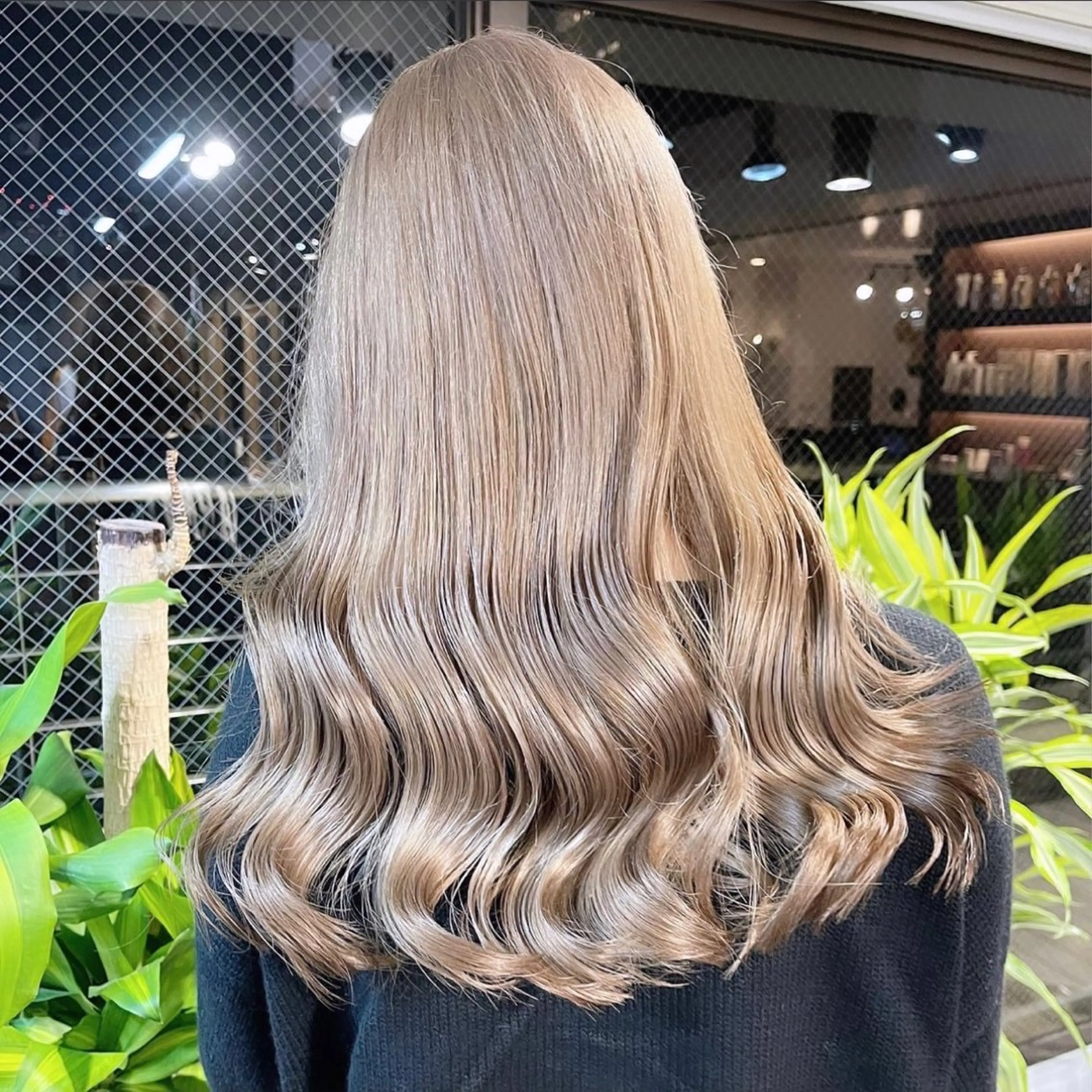 セミロング カラー ヘアアレンジ ブリーチ ケアブリーチ ダブルカラー イヤリングカラー ハイトーンカラー ヘアカラー トリートメント 髪質改善/レイヤー 縮毛矯正/ケラチン耀のヘアスタイル