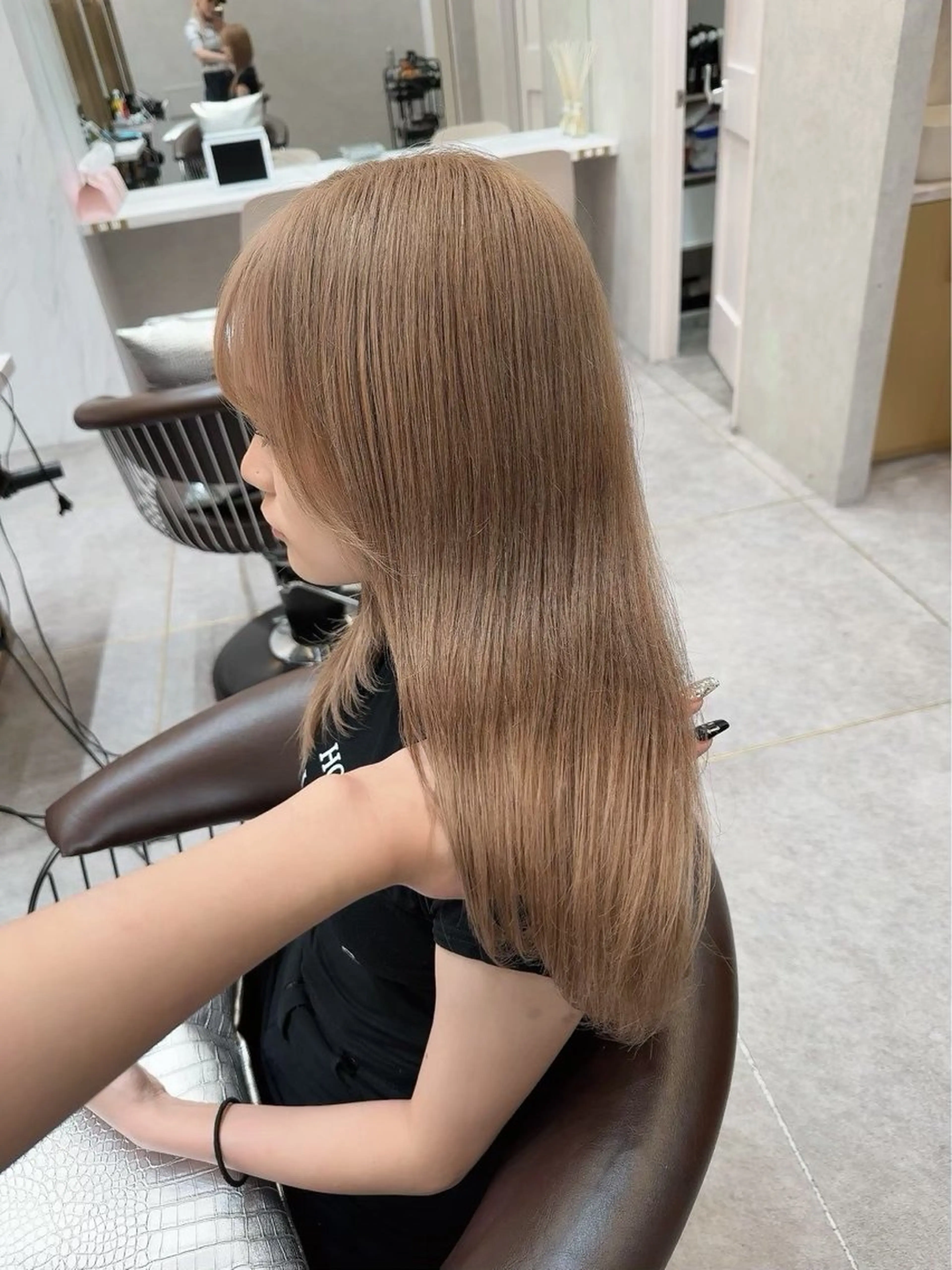 ロング 顔まわりレイヤー 顔周りカット ハイレイヤー レイヤーカット ローレイヤー カット ヘアカラー MOMOHA/ 🍑レイヤーカットのヘアスタイル