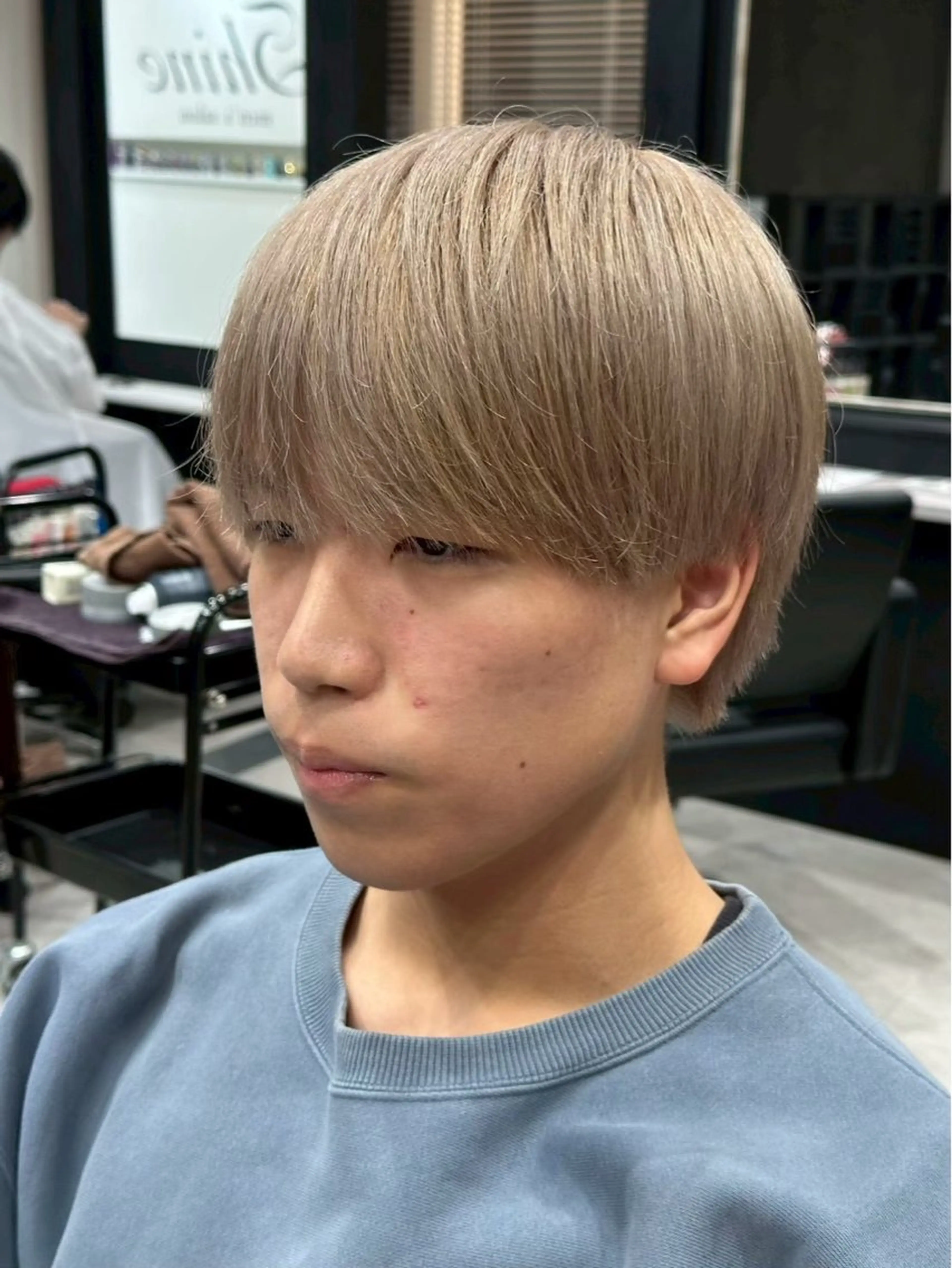 カラー メンズ メンズハイトーン マッシュ ハイトーンカラー 金子 遥人のヘアスタイル