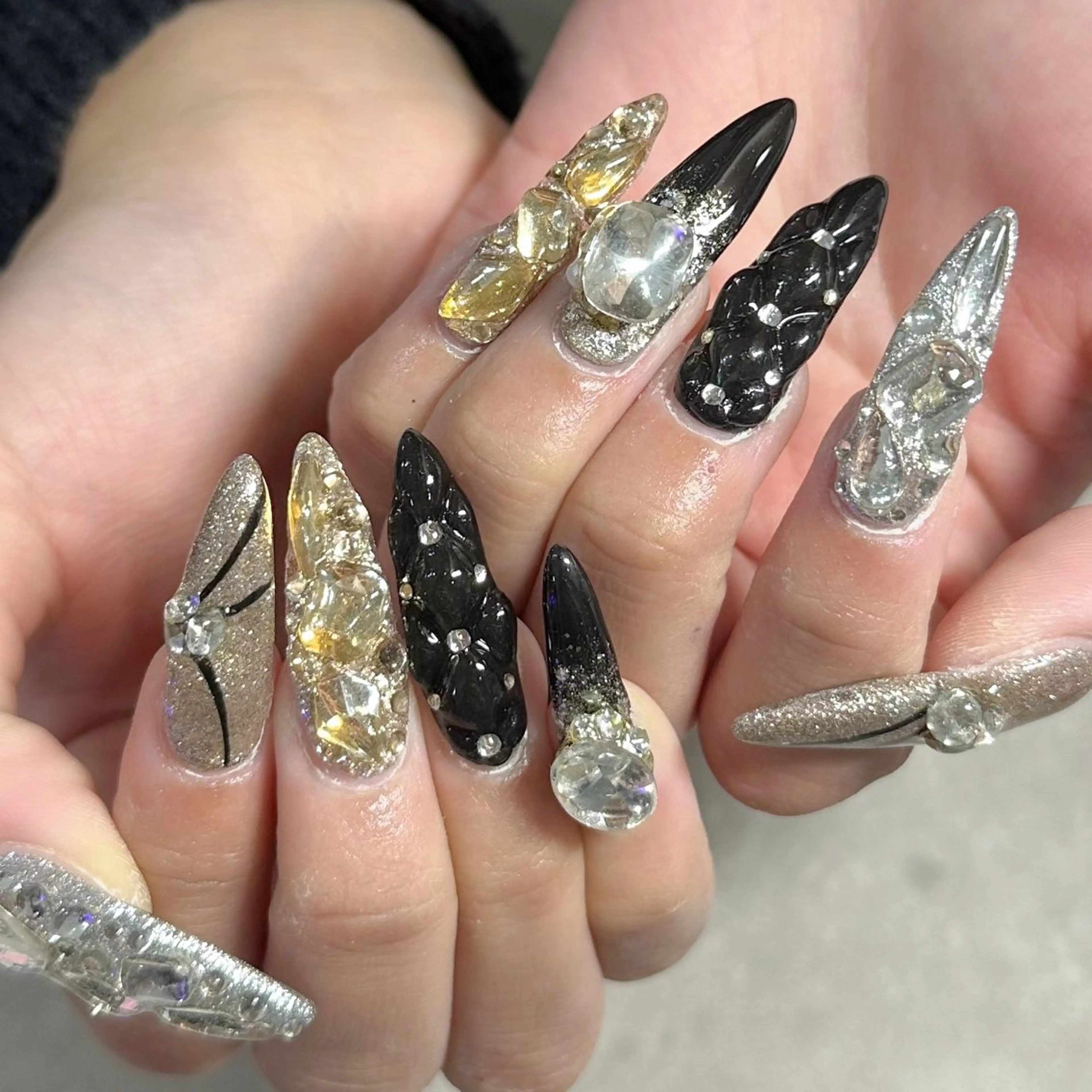 ネイル ハンドネイル フットネイル LAVISH nanamiのネイルデザイン