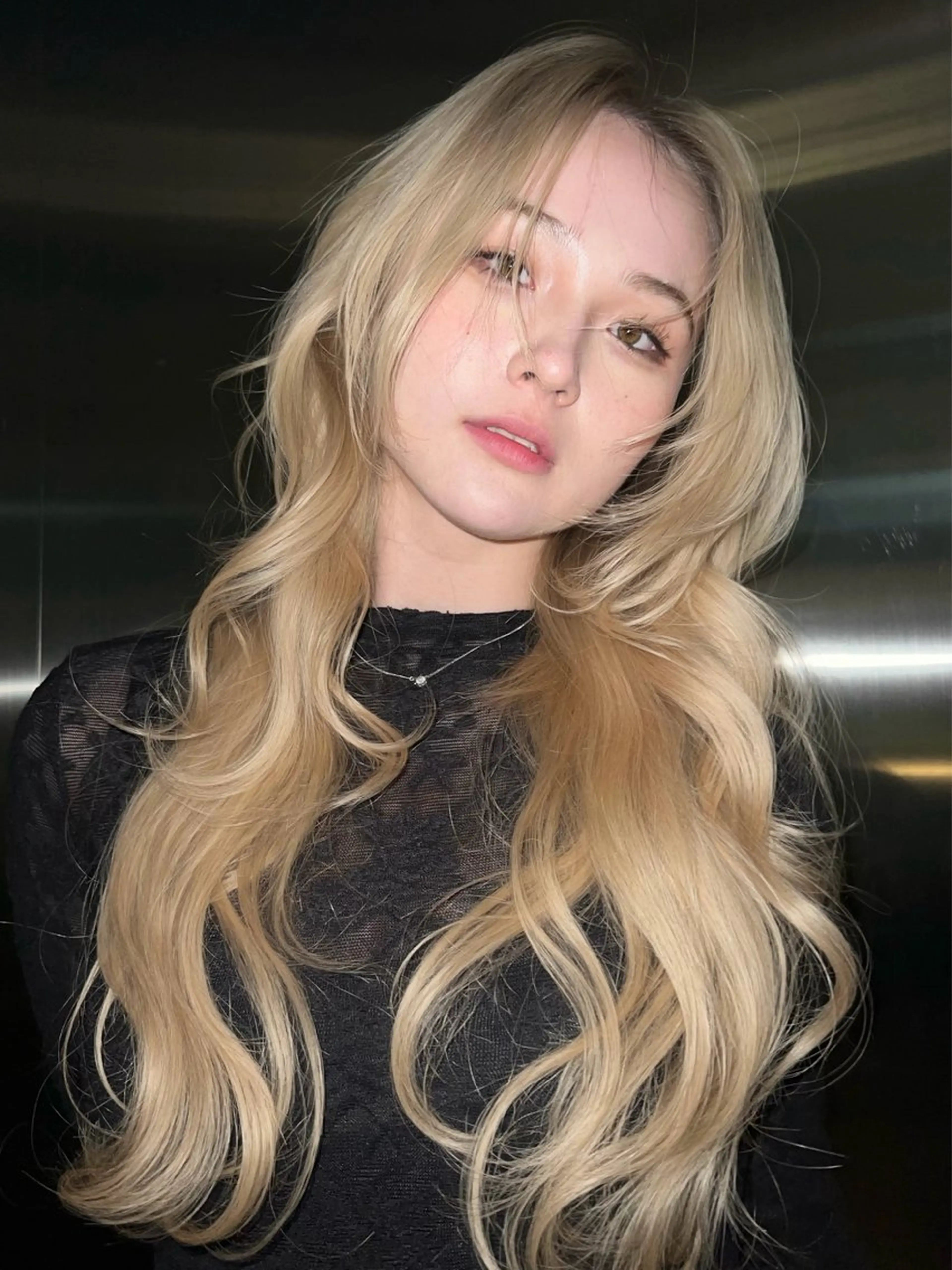 ロング カラー カット ヘアカラー トリートメント 抜きっぱなしブロンド /ハイトーン/カナタのヘアスタイル