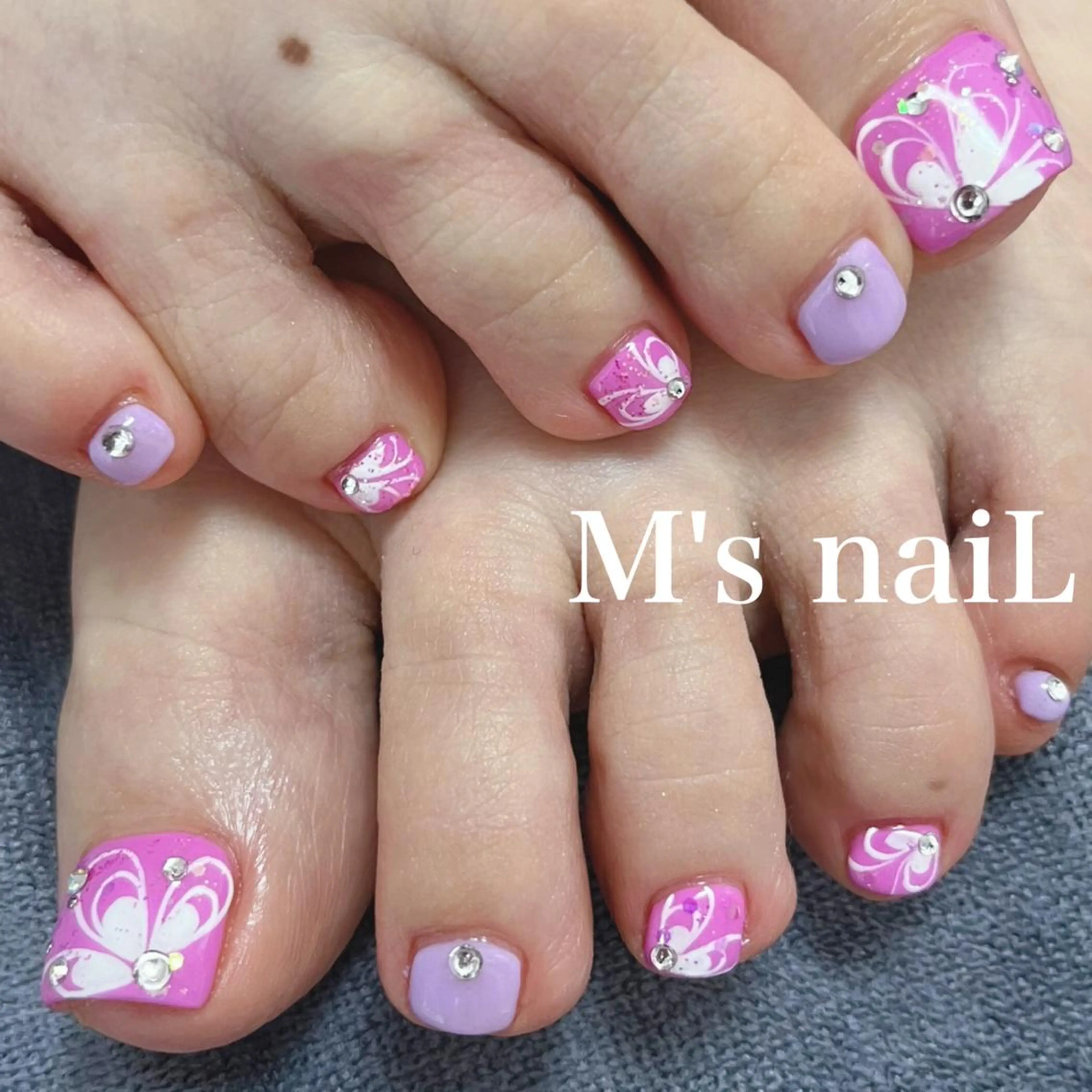ネイル フラワーネイル フットネイル M's  naiL  大井町駅徒歩5分　新規ネイルサロン所属・M's  nailL エムズネイルのネイルデザイン