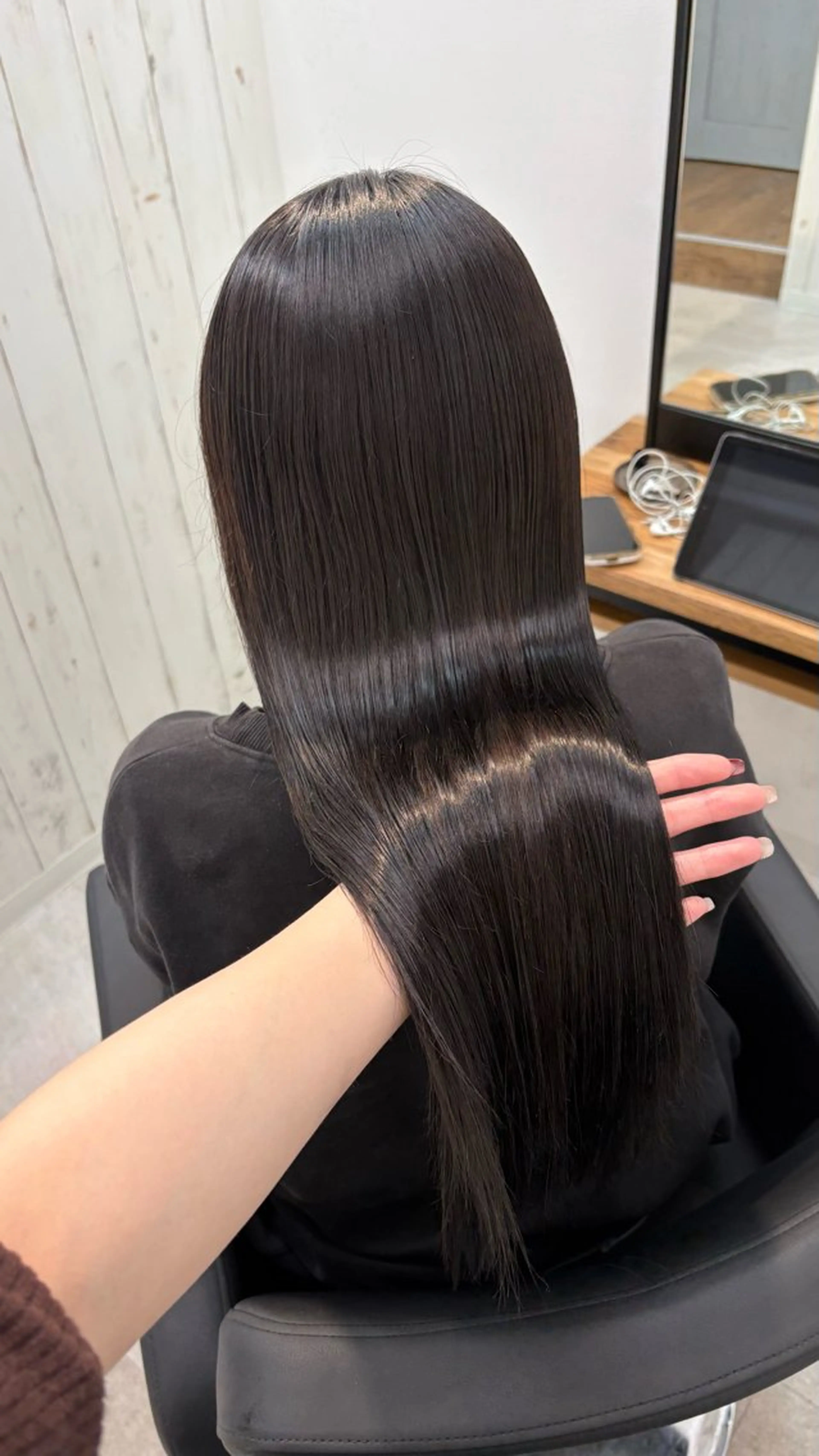 ロング カラー ダークグレー ダークグレージュ グレージュ カット ヘアカラー トリートメント 豊橋/菜月/ブリーチ /艶カラーハイトーンのヘアスタイル