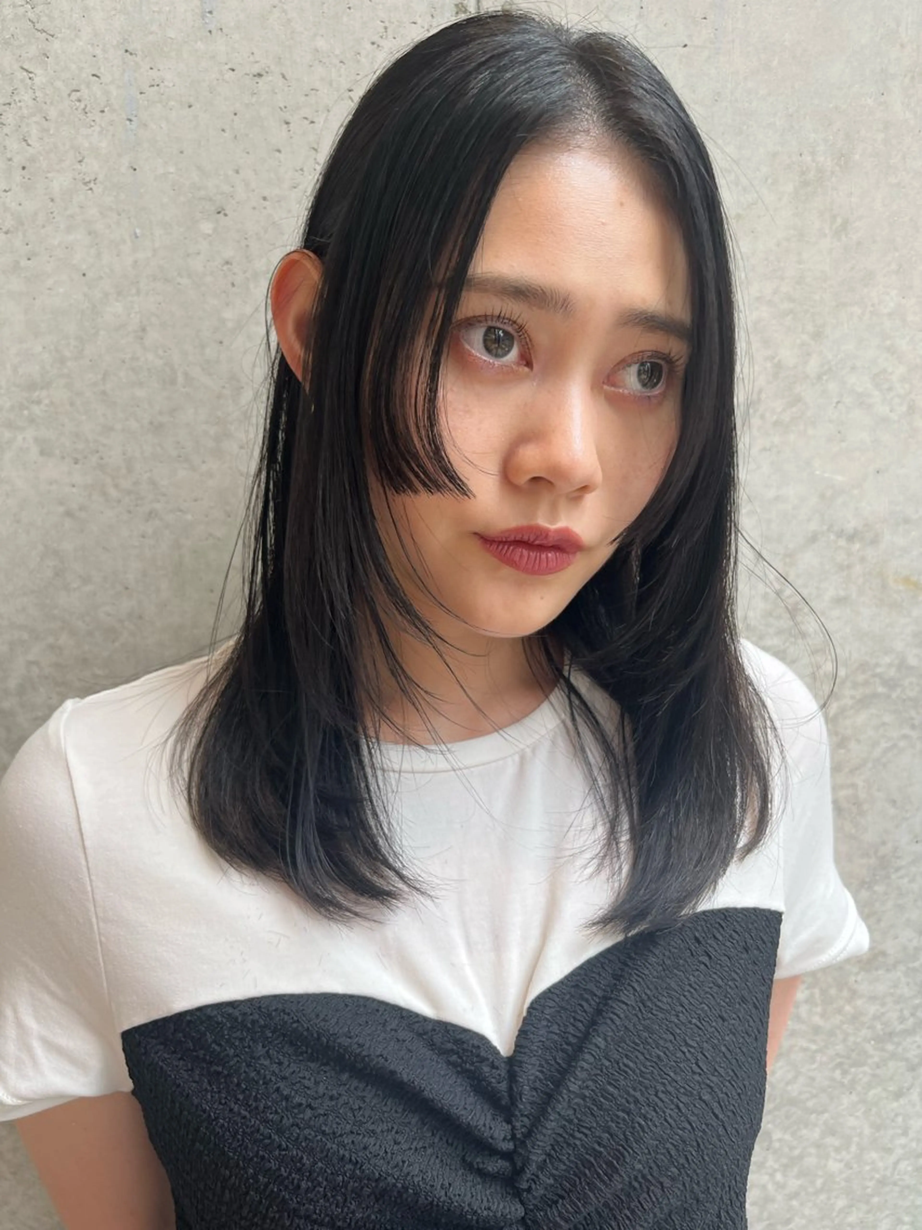 セミロング レイヤーカット/ 酸性ストレート梅田のヘアスタイル