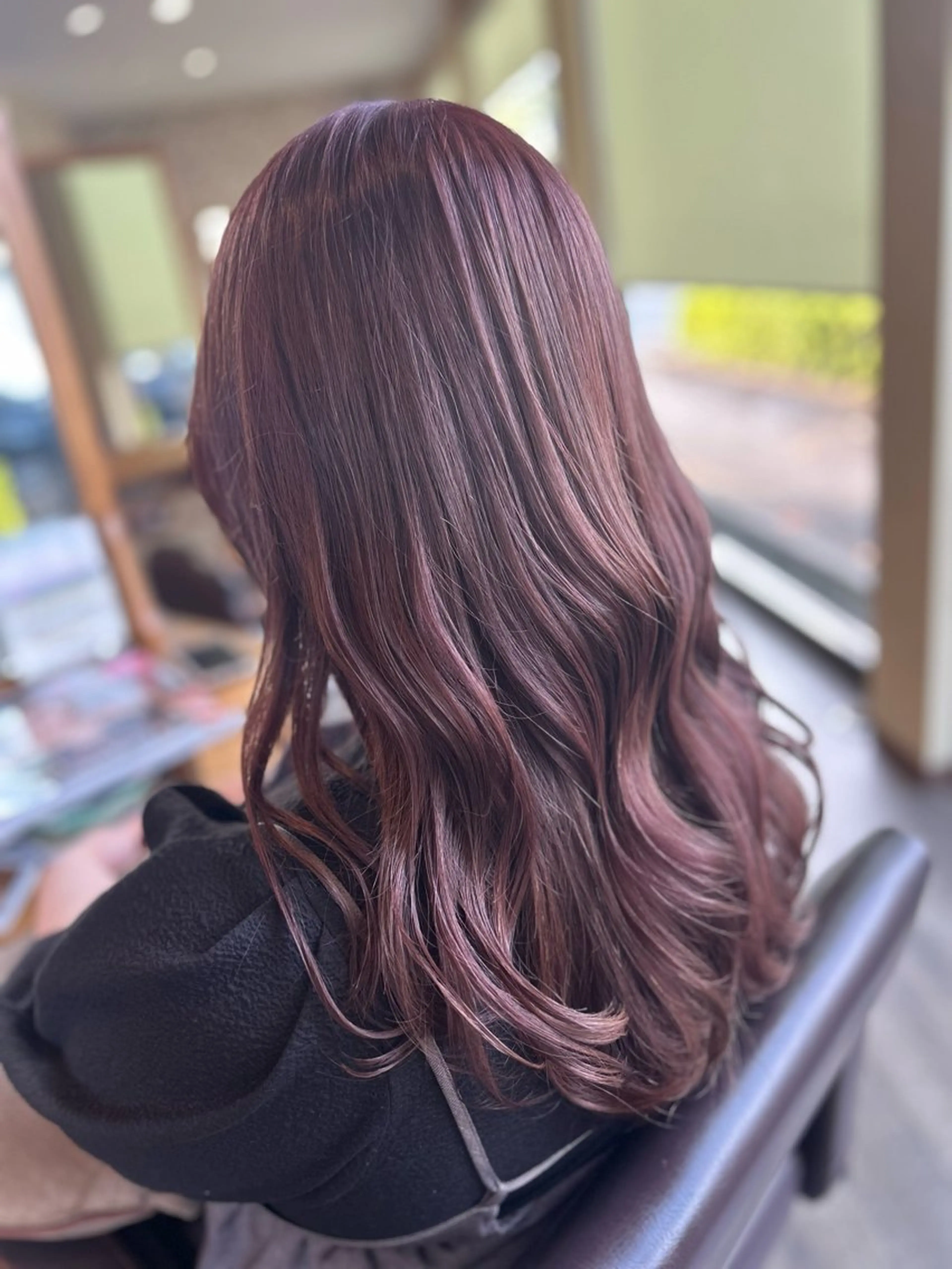 ロング カラー ブリーチ ブラウンカラー ピンクカラー ピンクブラウン カット ヘアカラー 井上 花音のヘアスタイル