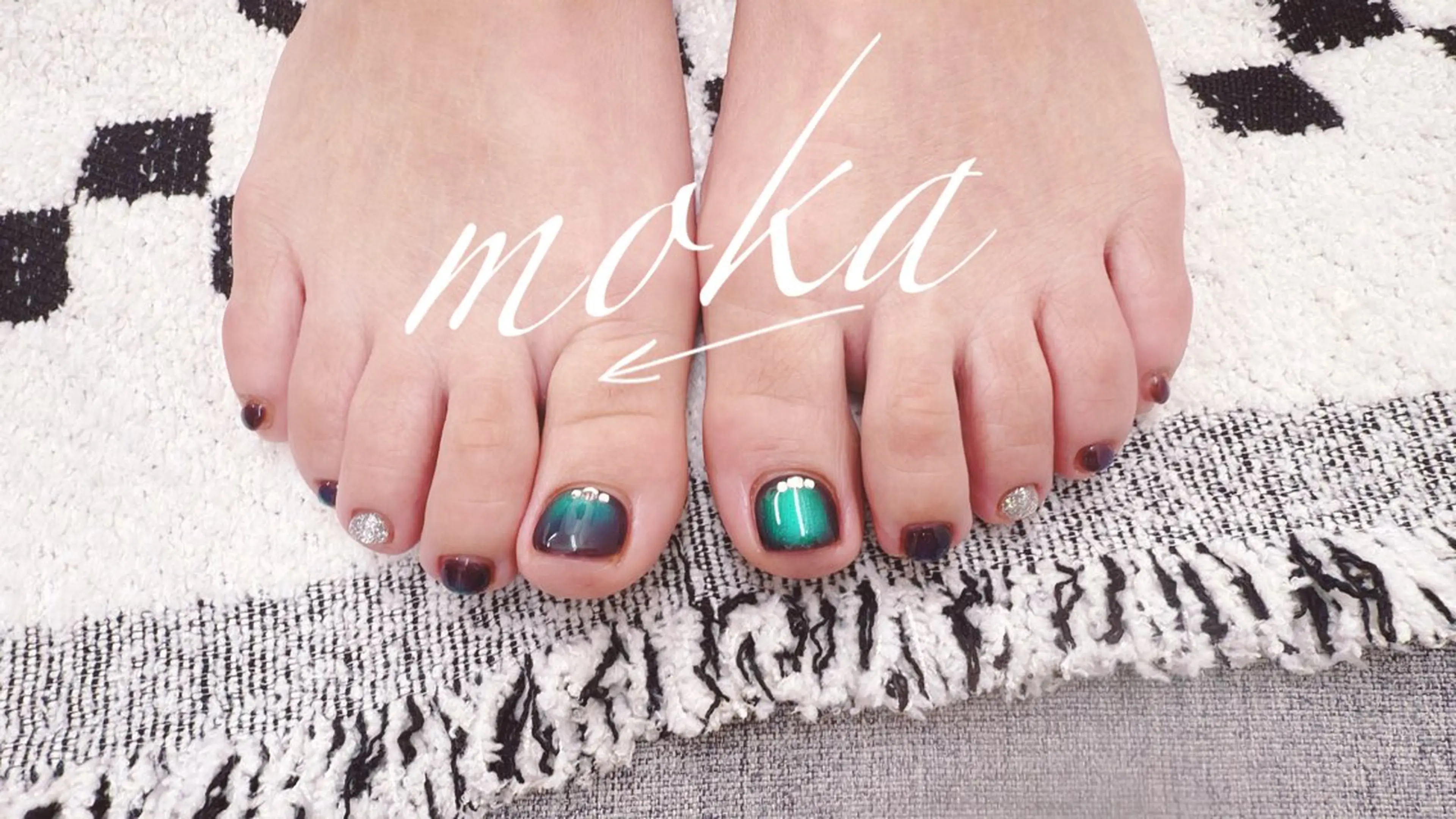 ネイル フットネイル マグネットネイル 胡蝶蘭レディースサロ ンNailMOKAのネイルデザイン