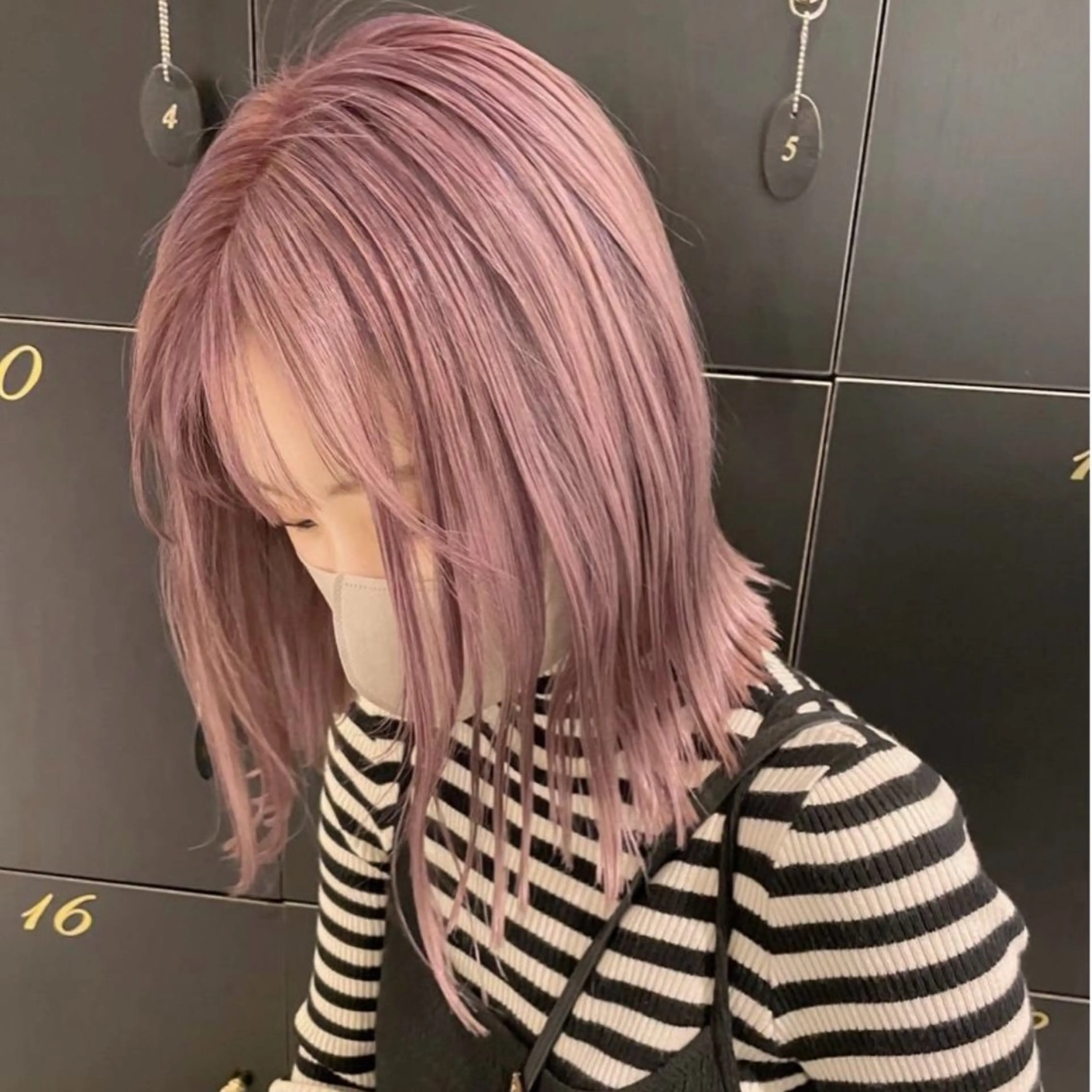 ミディアム 小林 彩音のヘアスタイル