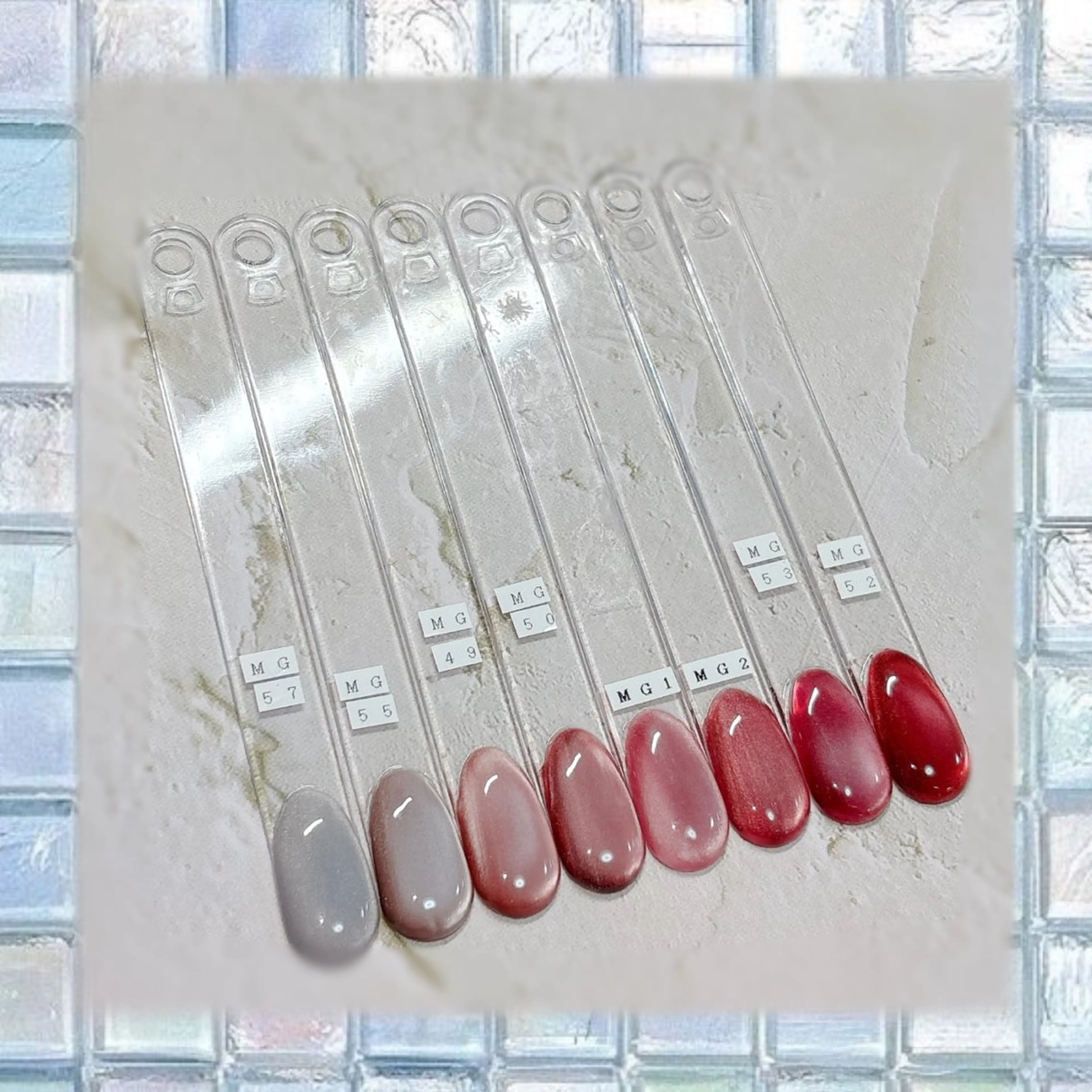 ネイル マグネットネイル 赤色 ハンドネイル アネラ もか.⋆𝜗𝜚のネイルデザイン